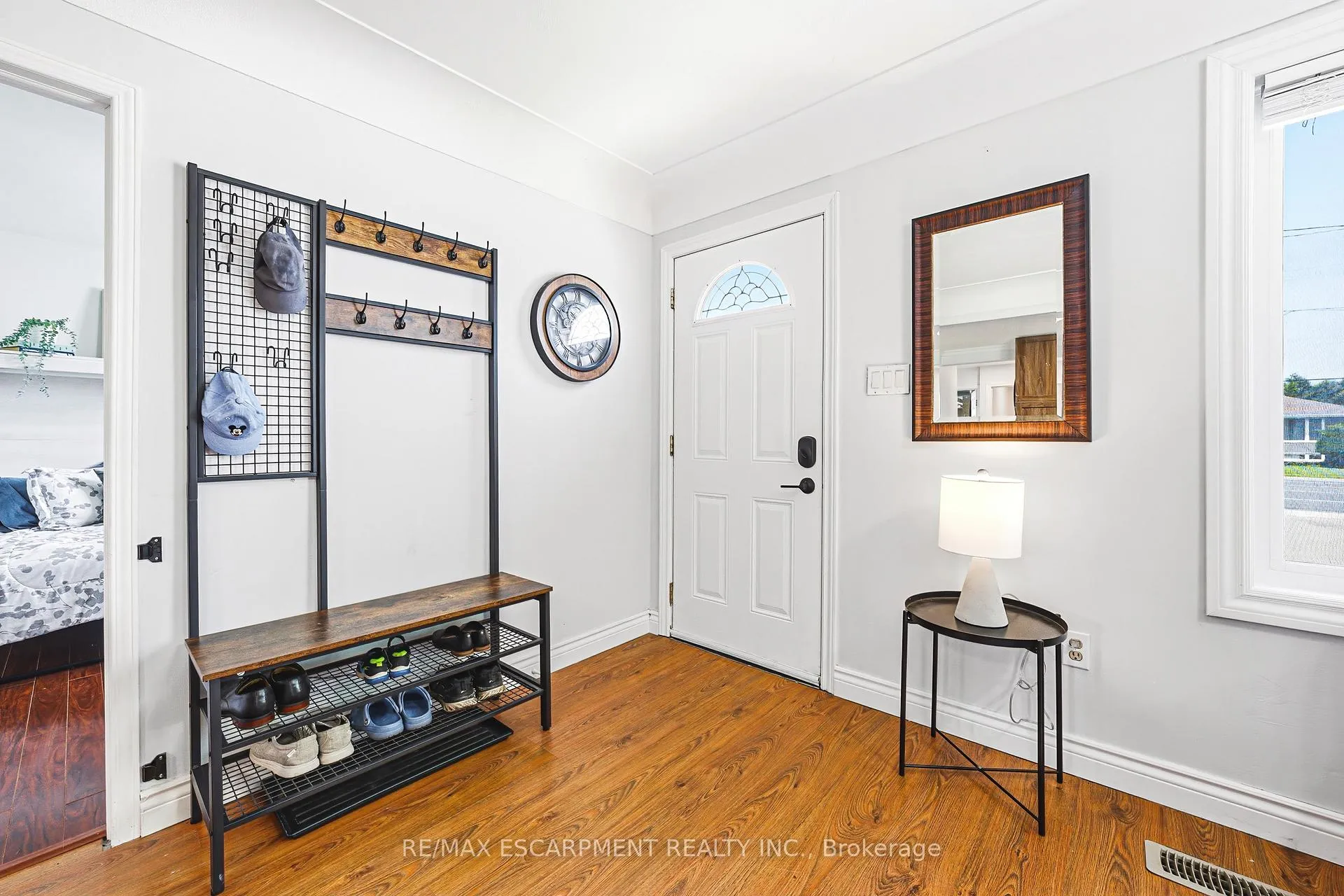 Photo 3 of 546 Mohawk Road E, Hamilton, Lawfield — HOMEH