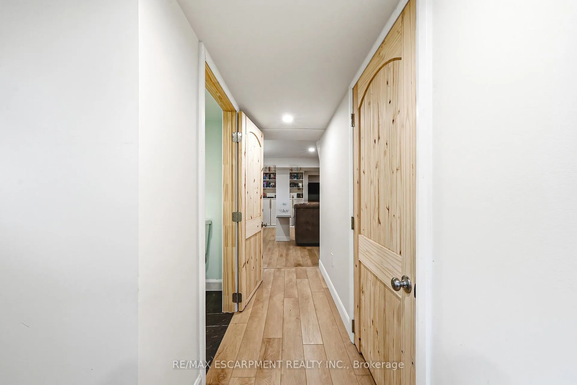 Photo 18 of 546 Mohawk Road E, Hamilton, Lawfield — HOMEH
