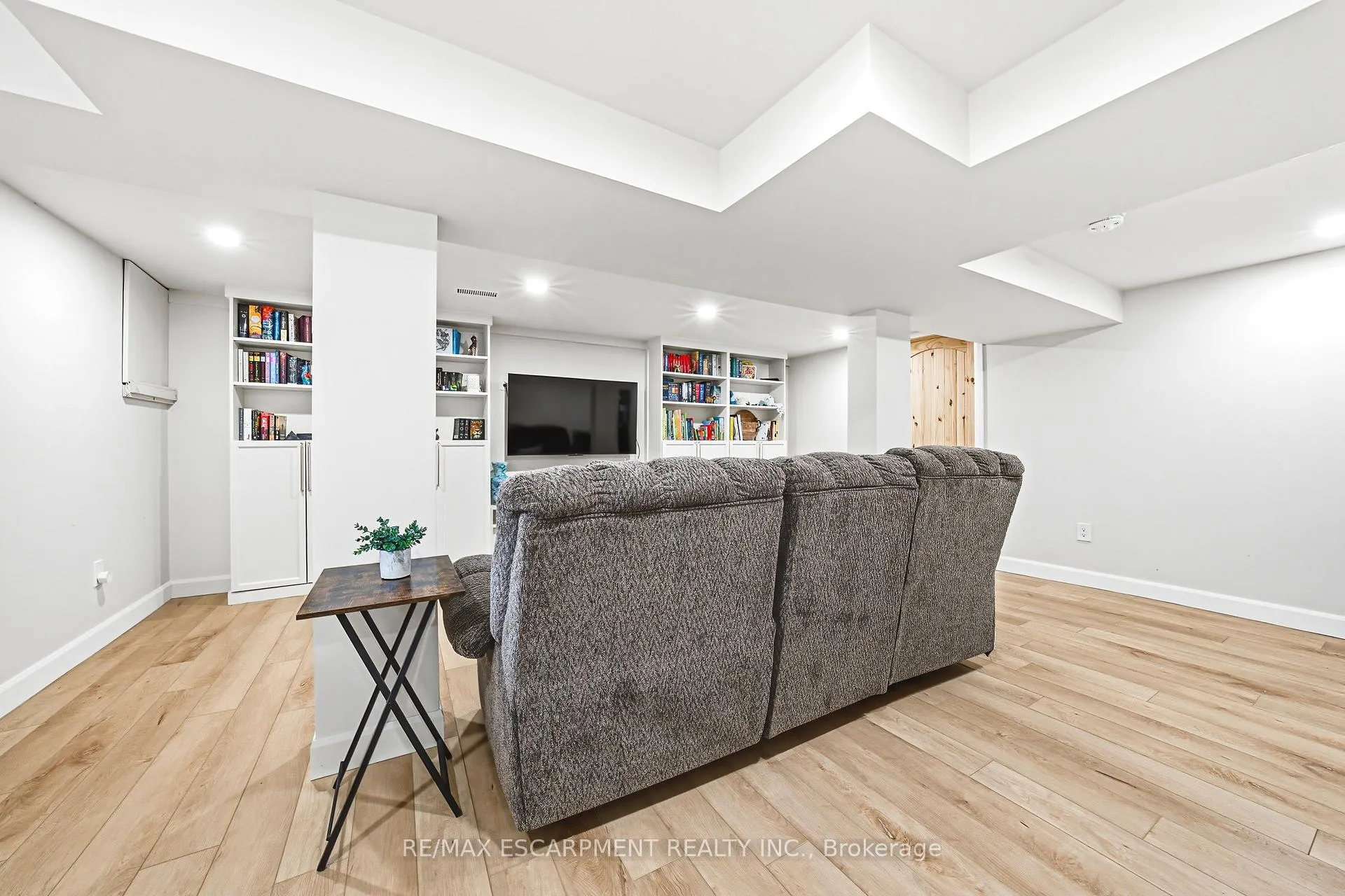 Photo 20 of 546 Mohawk Road E, Hamilton, Lawfield — HOMEH