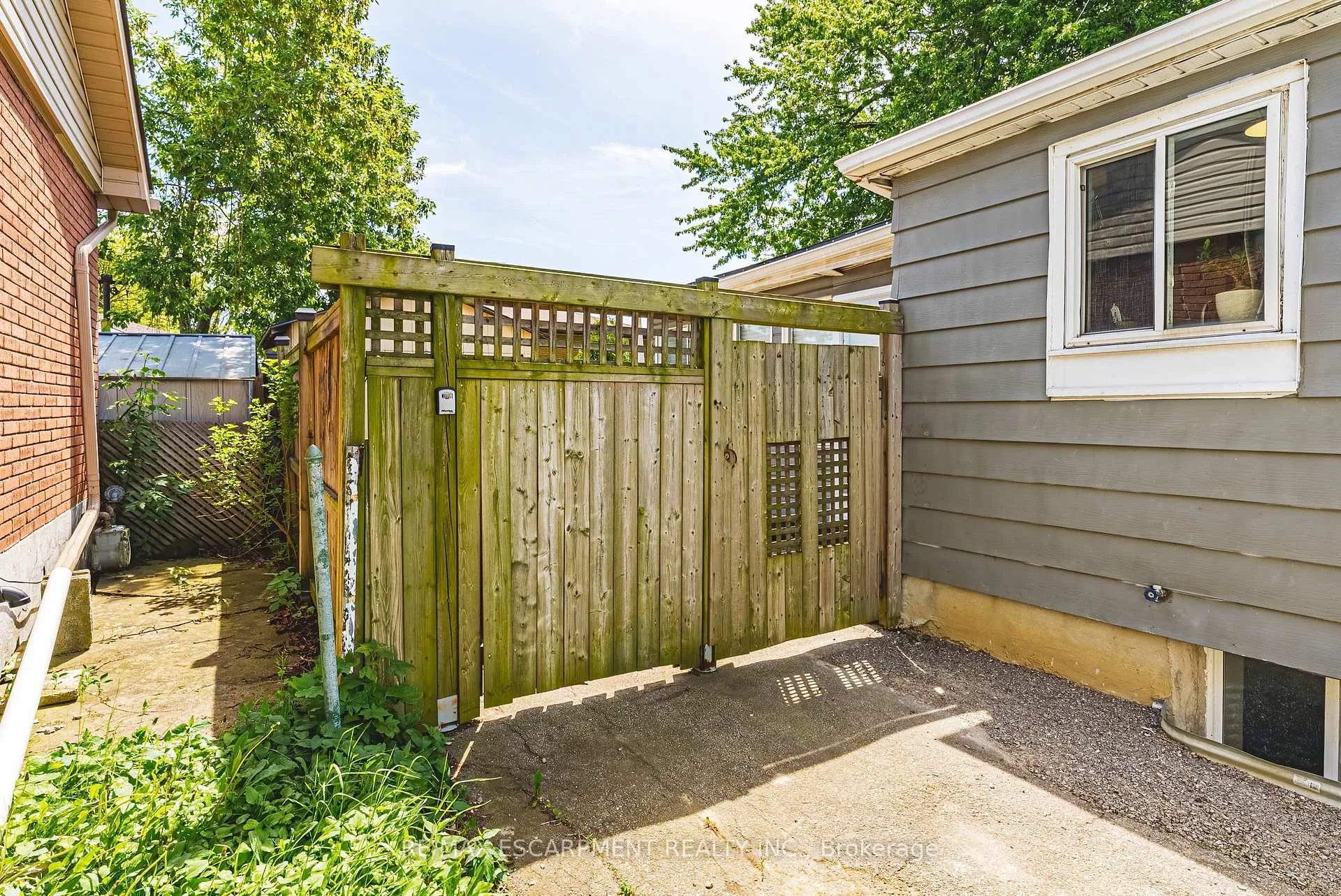 Photo 33 of 546 Mohawk Road E, Hamilton, Lawfield — HOMEH