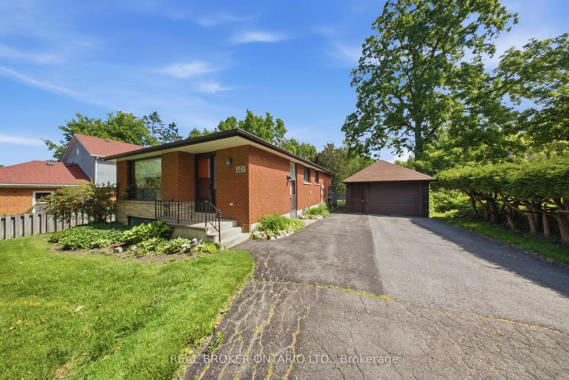 Photo 2 of 123 James Street, Caledon, Bolton East — HOMEH