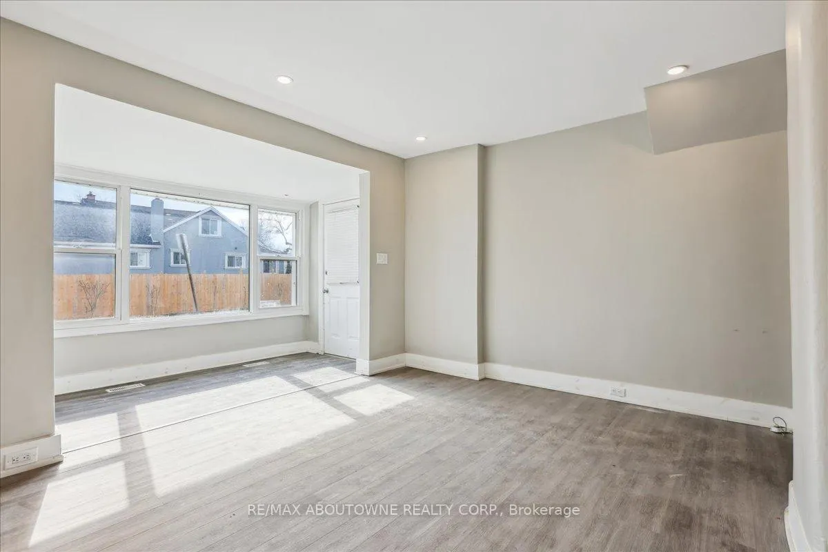 Photo 6 of 19 Seneca Street, St. Catharines, E. Chester — HOMEH