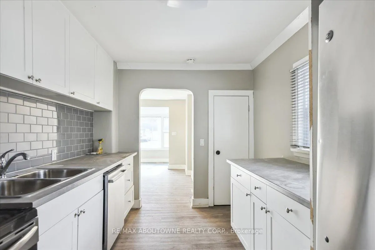 Photo 11 of 19 Seneca Street, St. Catharines, E. Chester — HOMEH