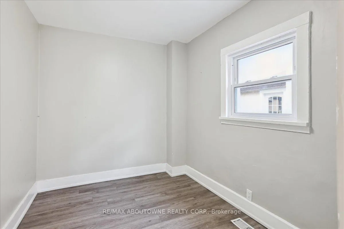 Photo 12 of 19 Seneca Street, St. Catharines, E. Chester — HOMEH