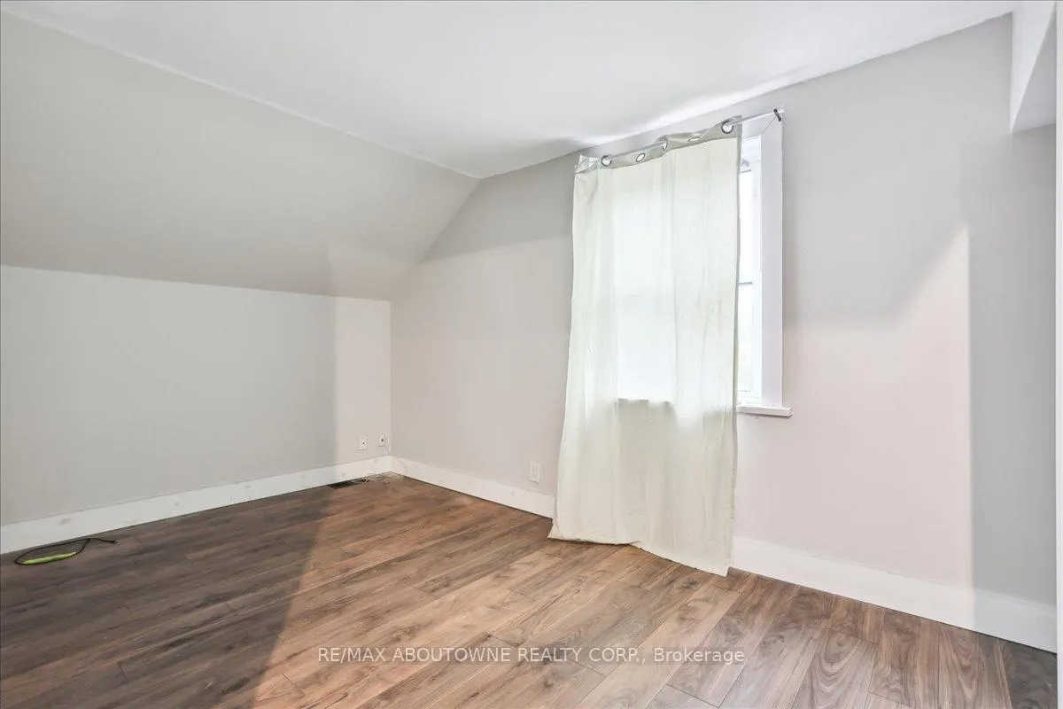 Photo 16 of 19 Seneca Street, St. Catharines, E. Chester — HOMEH