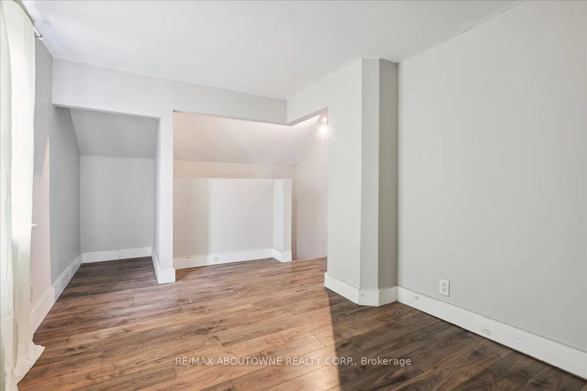 Photo 18 of 19 Seneca Street, St. Catharines, E. Chester — HOMEH