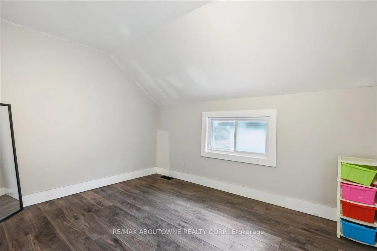 Photo 22 of 19 Seneca Street, St. Catharines, E. Chester — HOMEH
