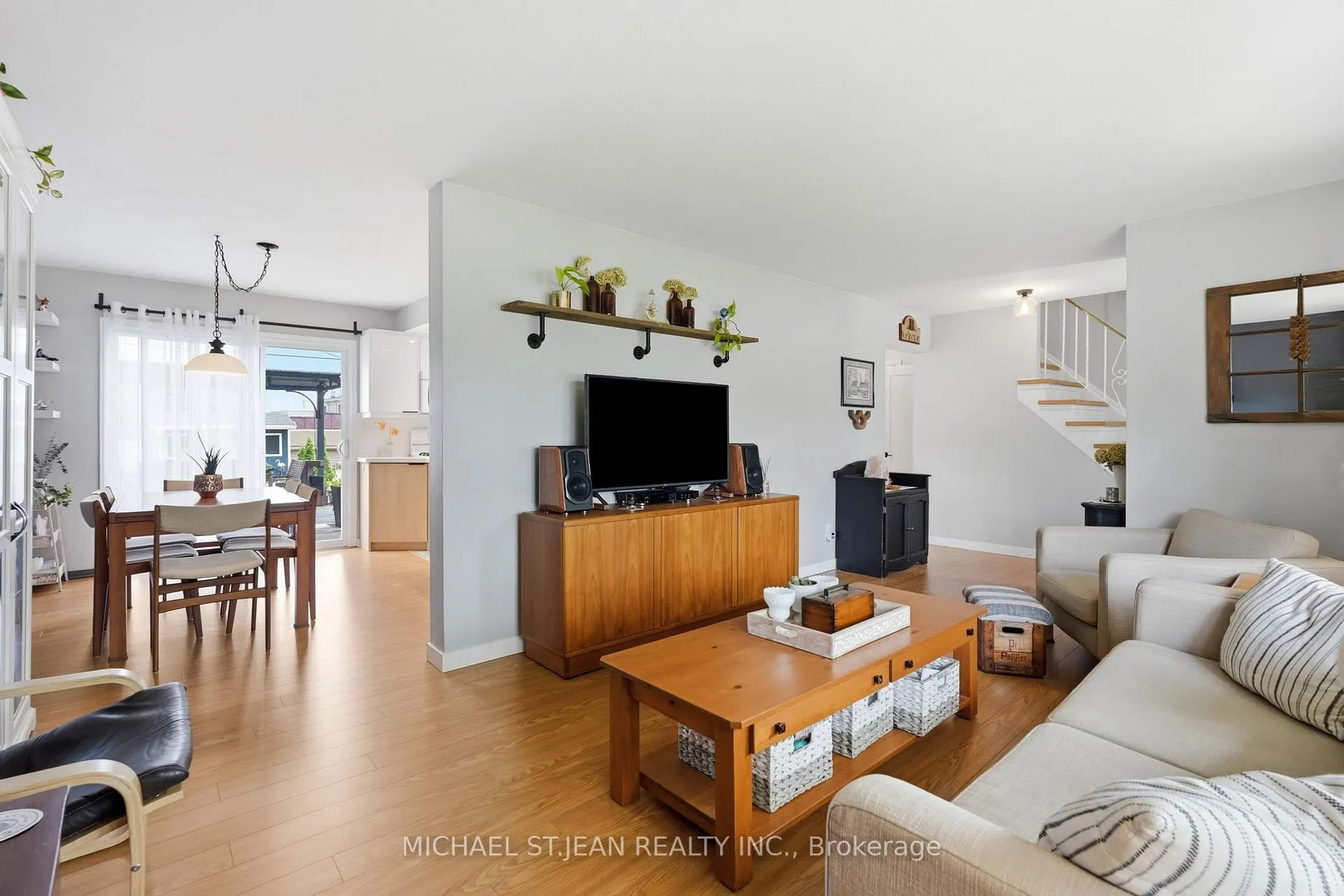 Photo 10 of 6 Darlington Drive, Hamilton, Gilbert — HOMEH