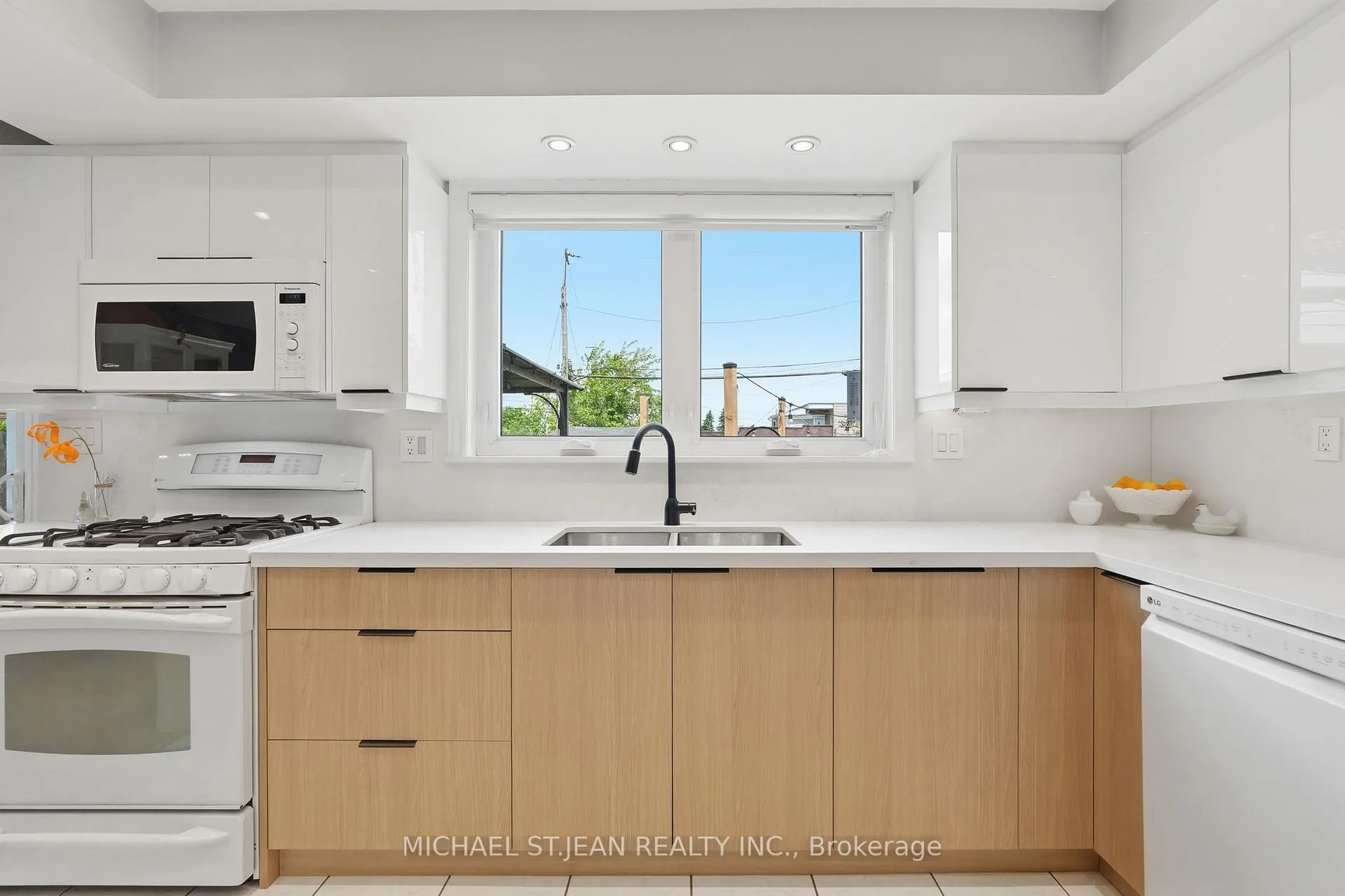 Photo 16 of 6 Darlington Drive, Hamilton, Gilbert — HOMEH