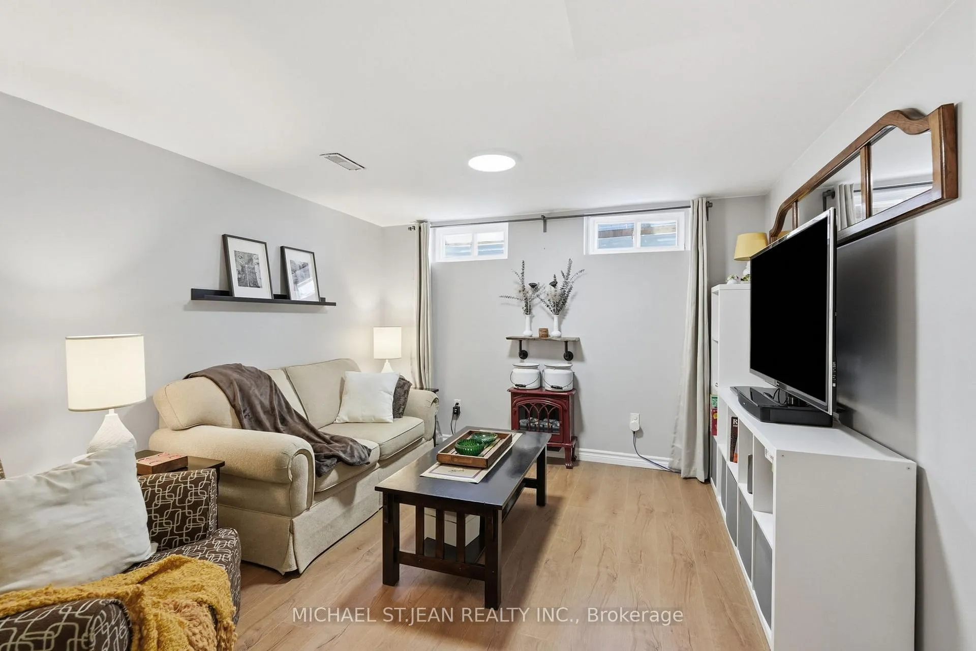 Photo 35 of 6 Darlington Drive, Hamilton, Gilbert — HOMEH