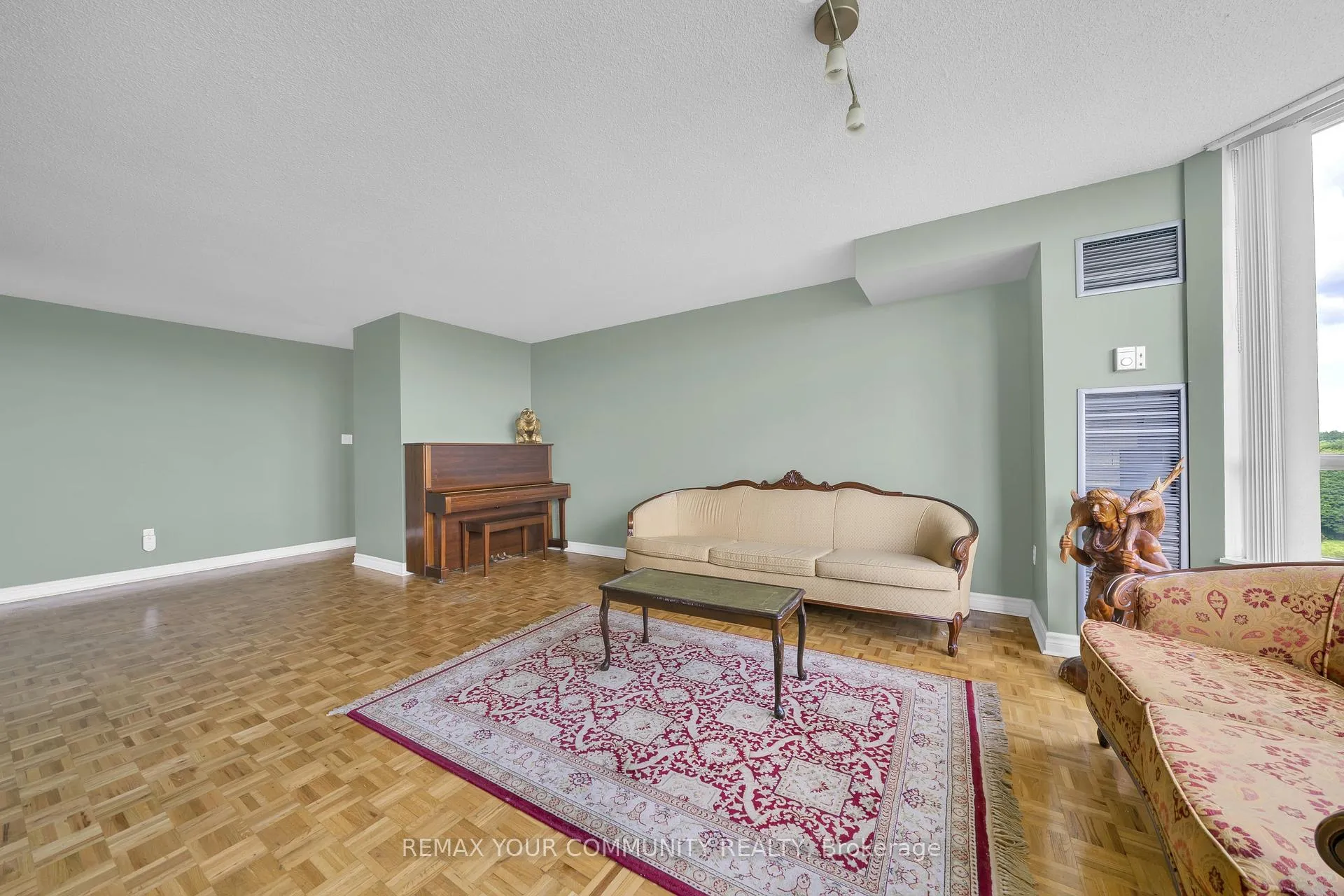 Photo 4 of Unit 913, 175 Cedar Avenue, Richmond Hill, Harding — HOMEH