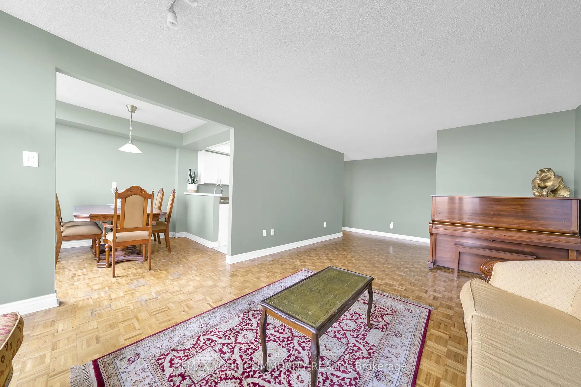 Photo 5 of Unit 913, 175 Cedar Avenue, Richmond Hill, Harding — HOMEH