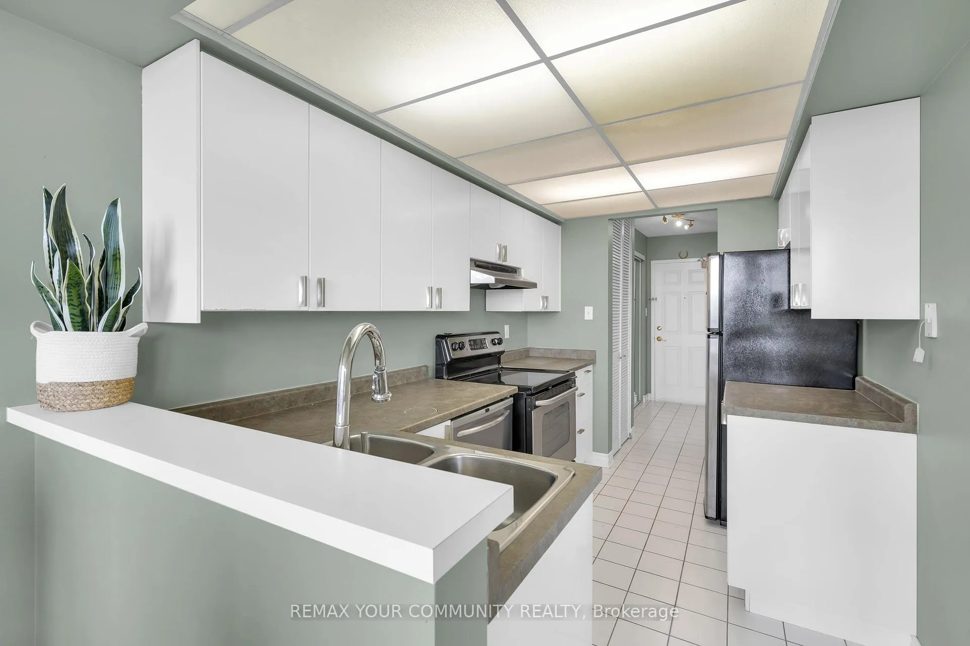 Photo 8 of Unit 913, 175 Cedar Avenue, Richmond Hill, Harding — HOMEH