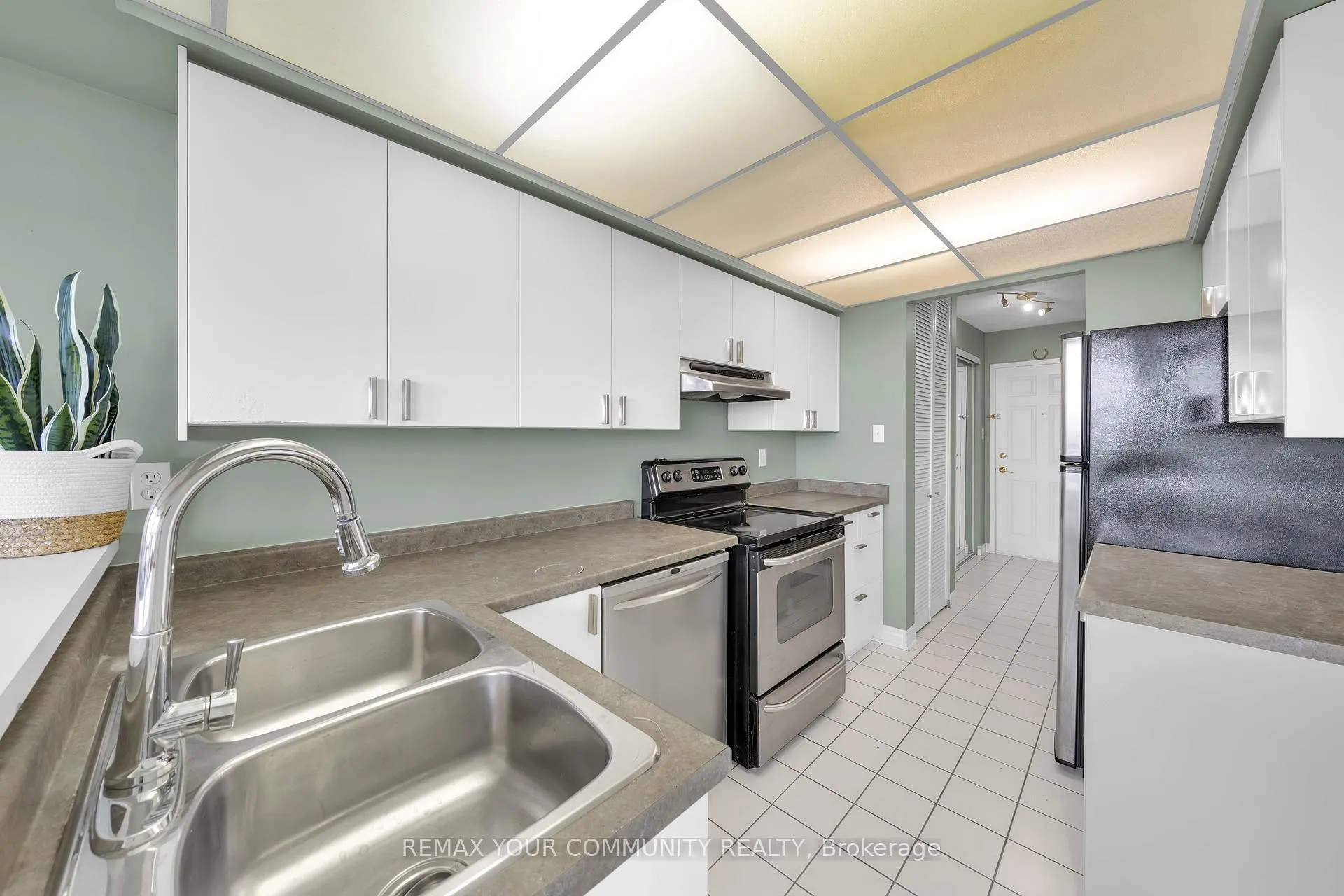 Photo 9 of Unit 913, 175 Cedar Avenue, Richmond Hill, Harding — HOMEH