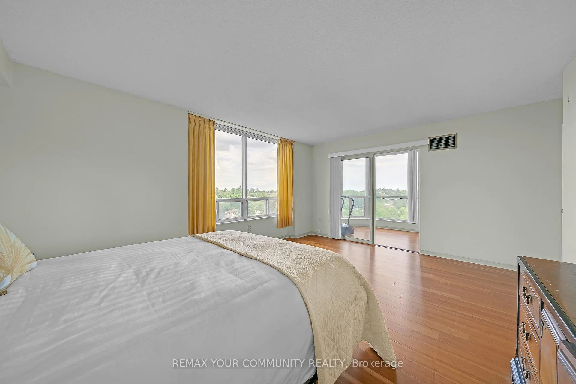 Photo 16 of Unit 913, 175 Cedar Avenue, Richmond Hill, Harding — HOMEH