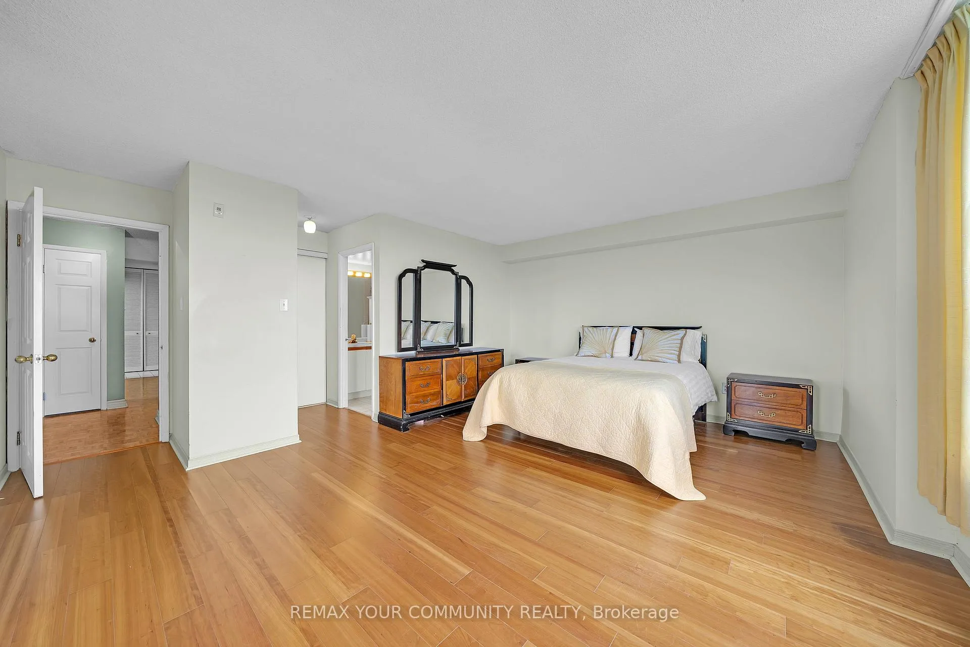 Photo 17 of Unit 913, 175 Cedar Avenue, Richmond Hill, Harding — HOMEH