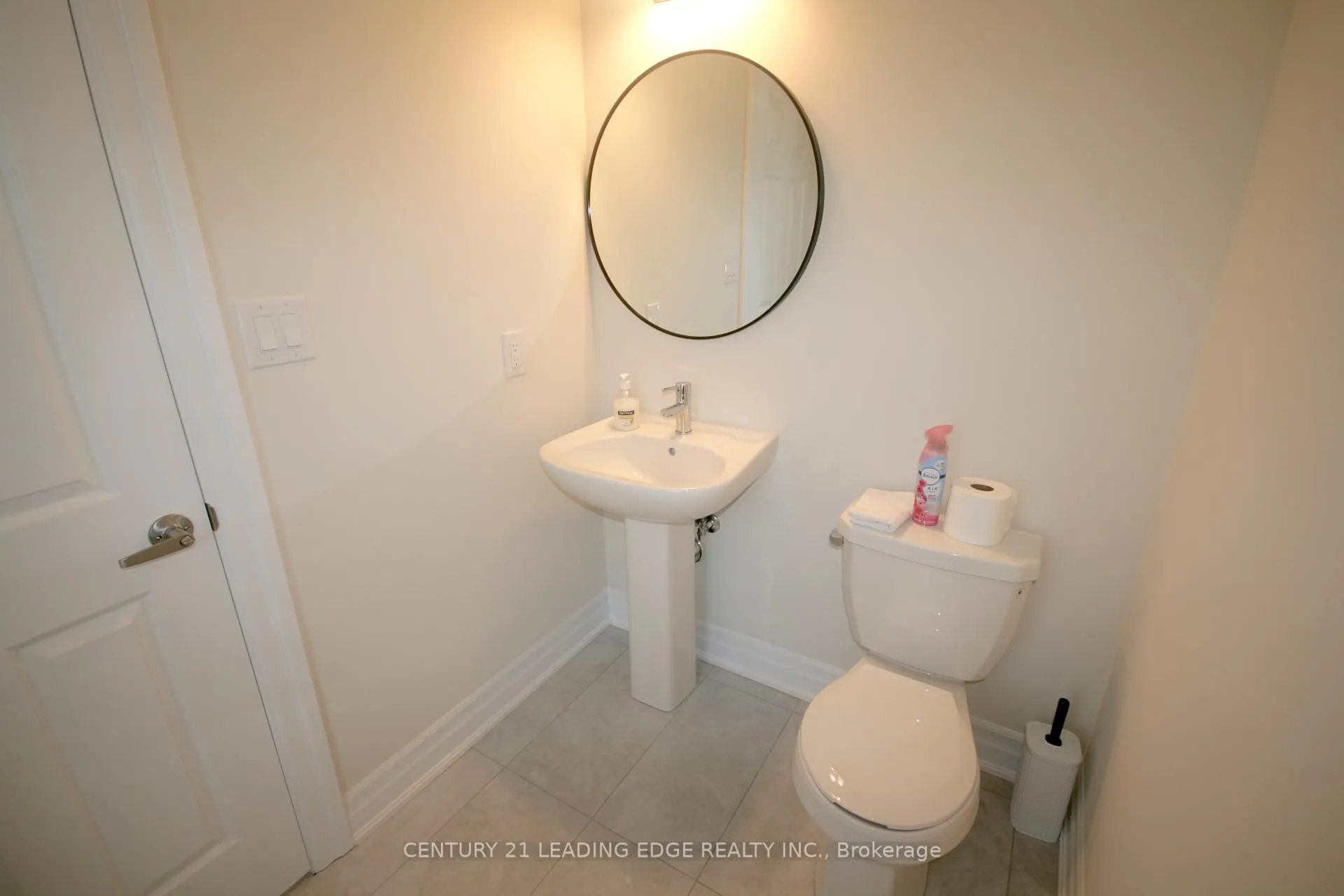 Photo 4 of 39 Ed Ewert Avenue, Clarington, Newcastle — HOMEH