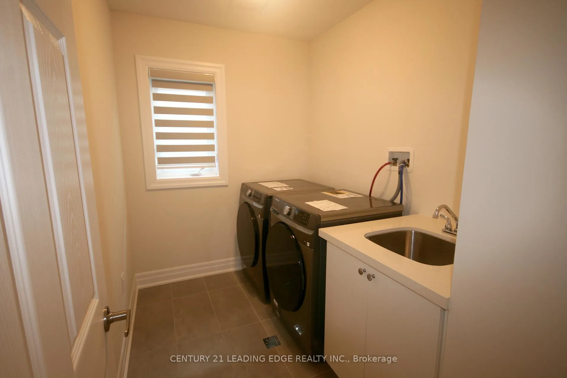 Photo 20 of 39 Ed Ewert Avenue, Clarington, Newcastle — HOMEH