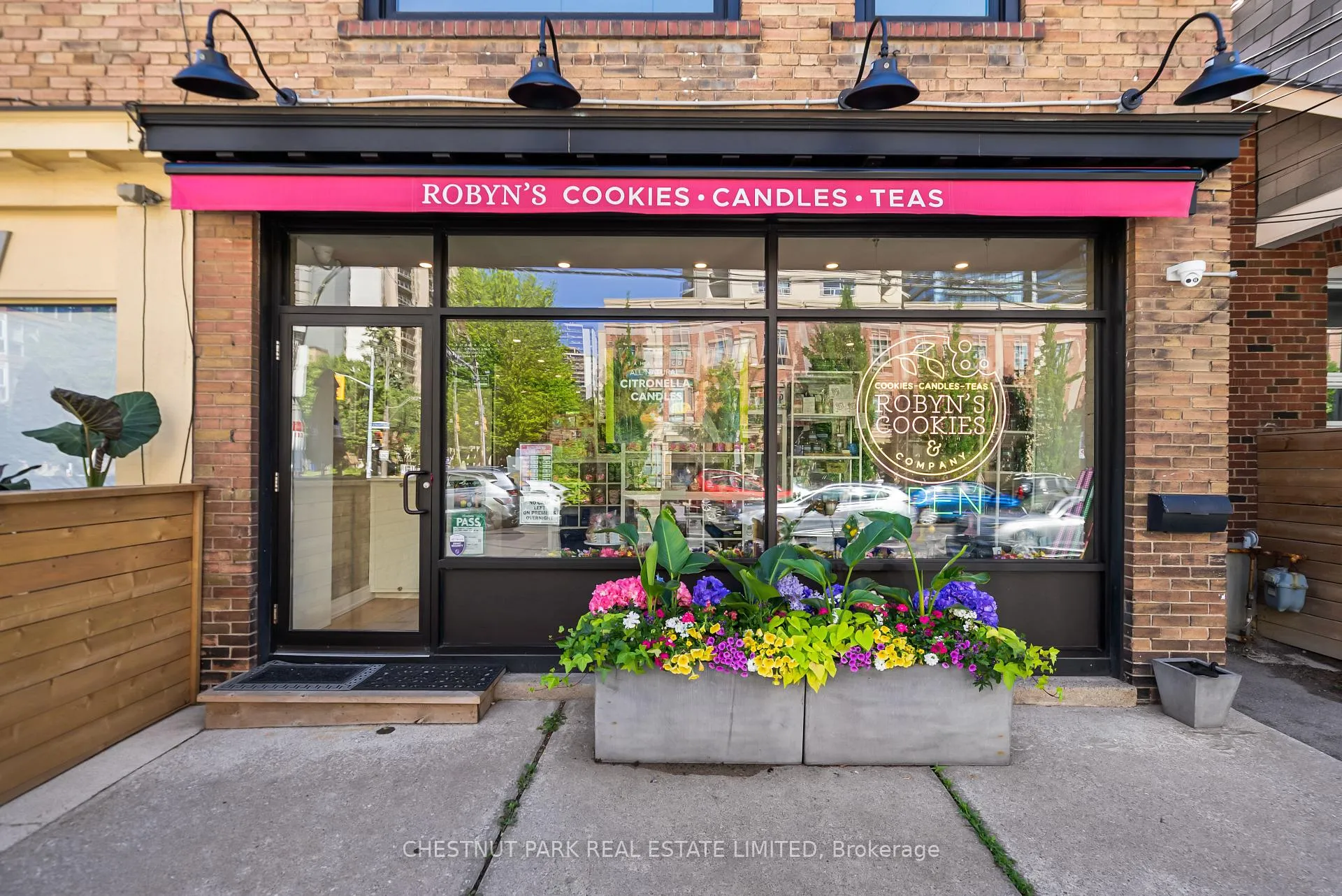 Photo 2 of 953 Mount Pleasant Road, Toronto, Mount Pleasant East — HOMEH