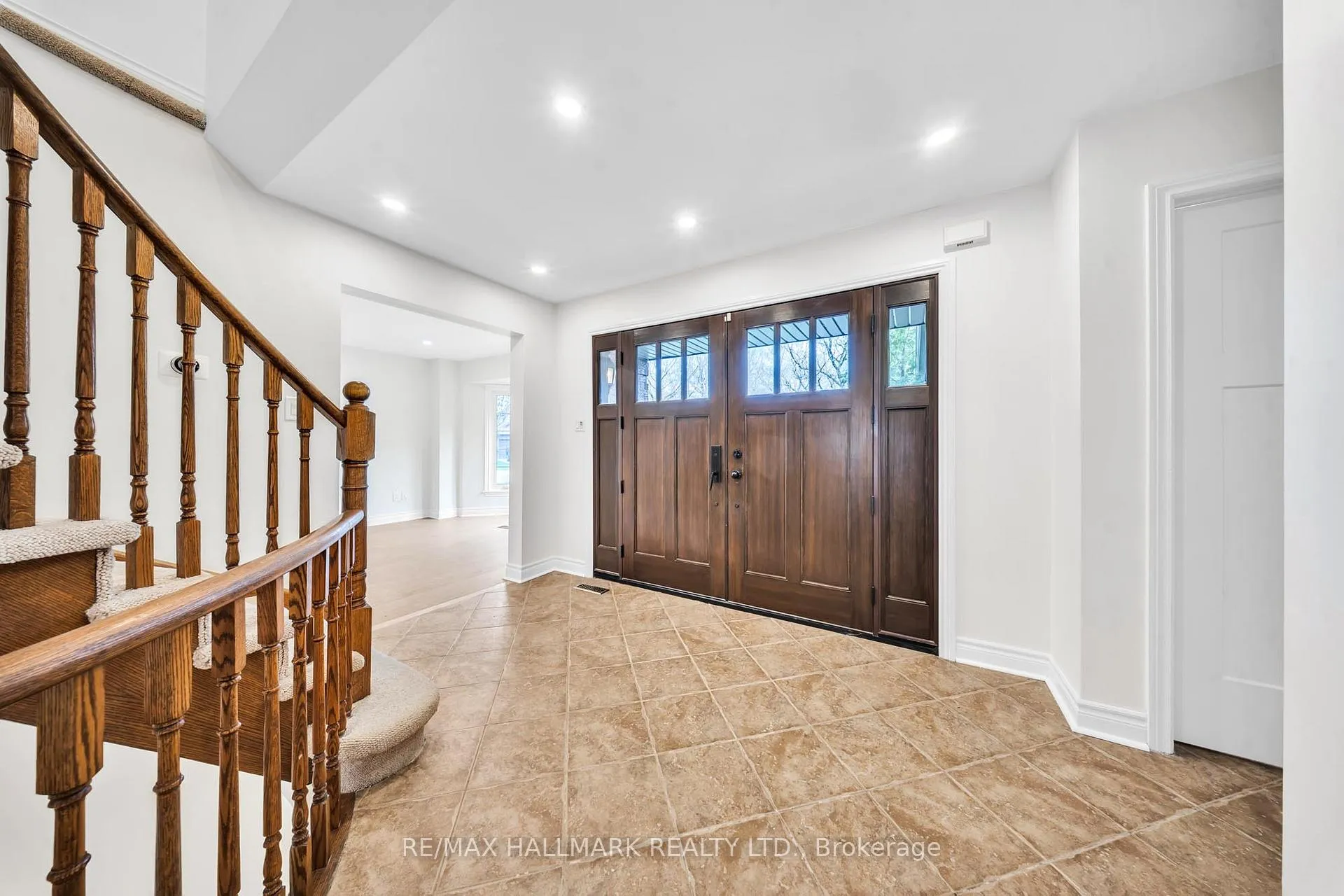 Photo 2 of 29 Petch Crescent, Aurora, Aurora Highlands — HOMEH