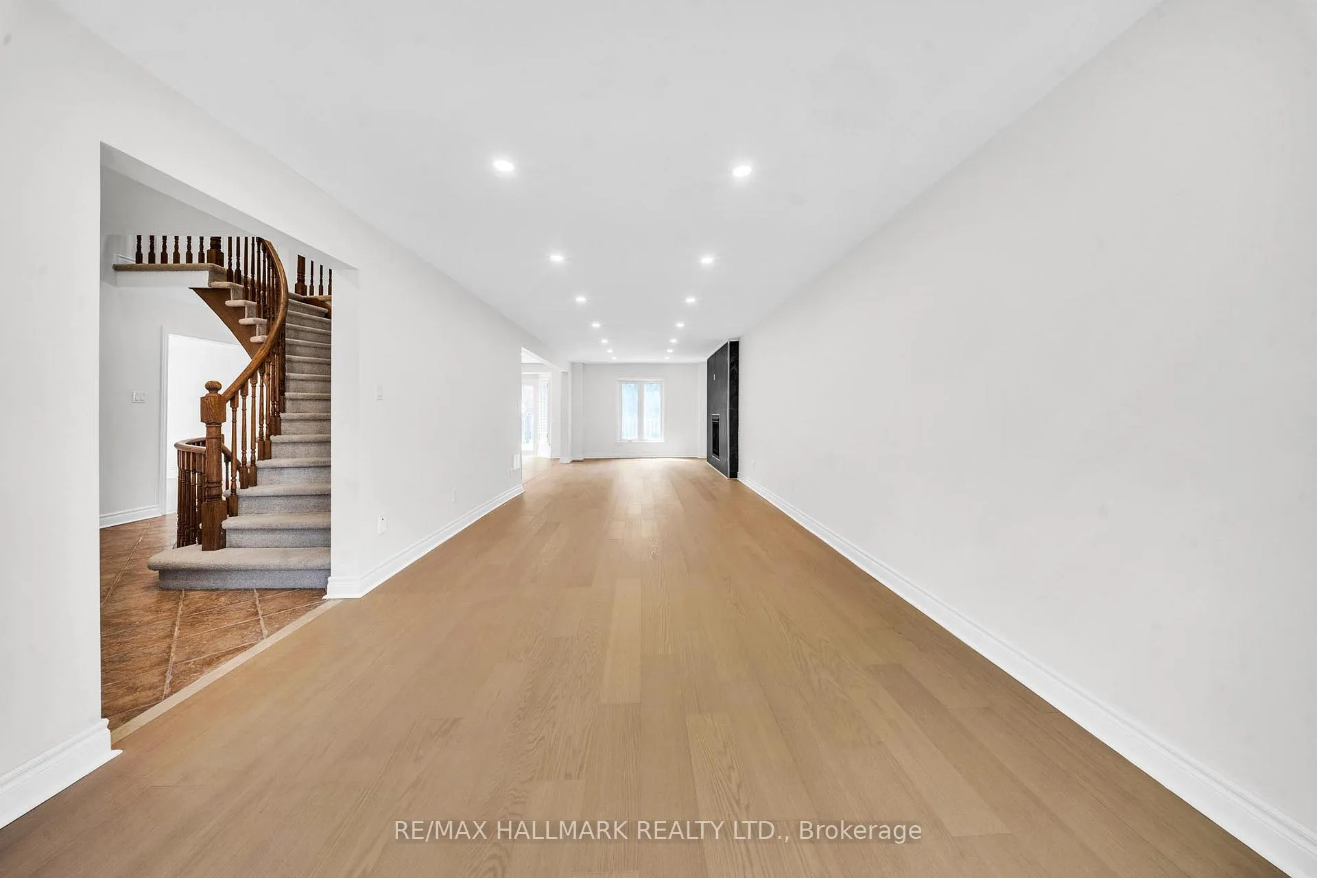 Photo 4 of 29 Petch Crescent, Aurora, Aurora Highlands — HOMEH