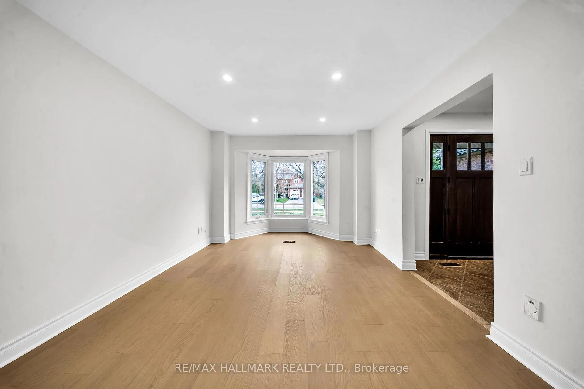 Photo 5 of 29 Petch Crescent, Aurora, Aurora Highlands — HOMEH