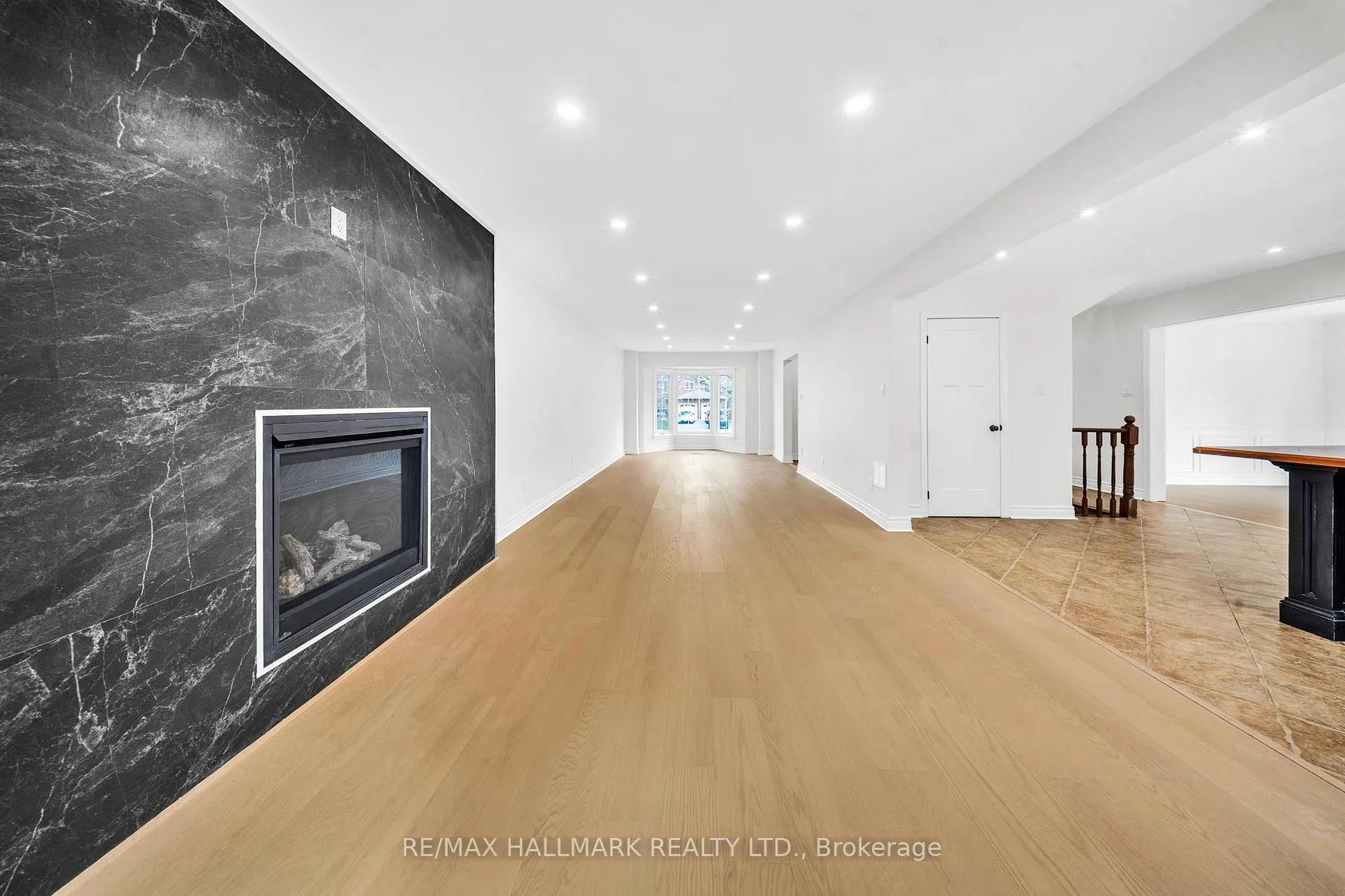 Photo 6 of 29 Petch Crescent, Aurora, Aurora Highlands — HOMEH