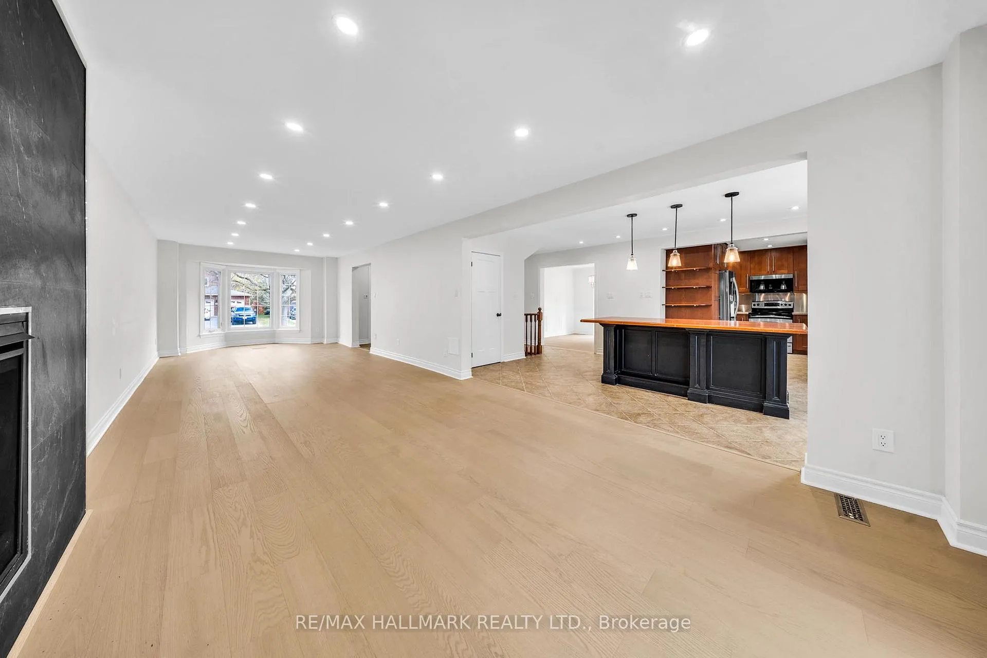 Photo 7 of 29 Petch Crescent, Aurora, Aurora Highlands — HOMEH