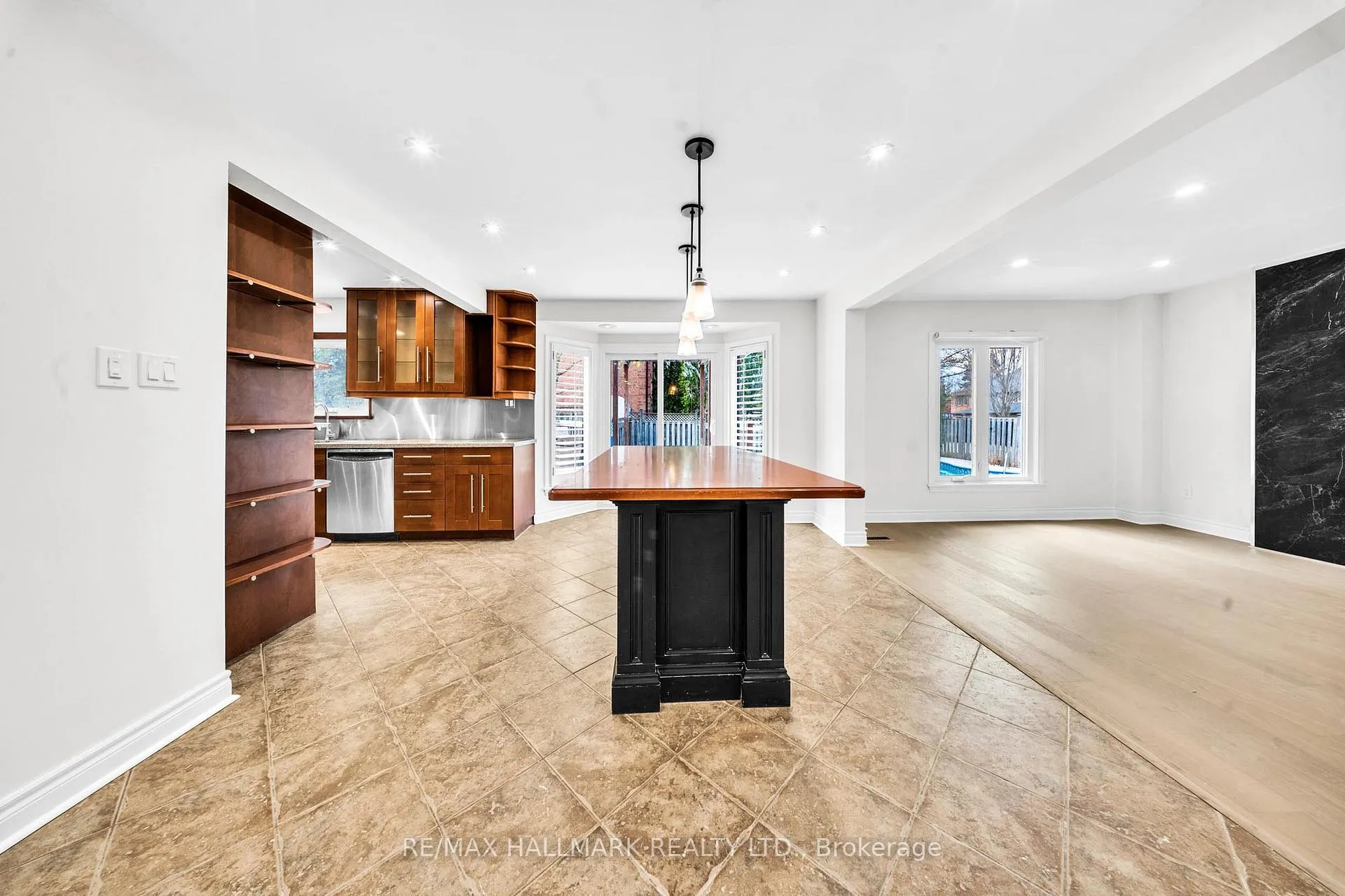 Photo 10 of 29 Petch Crescent, Aurora, Aurora Highlands — HOMEH