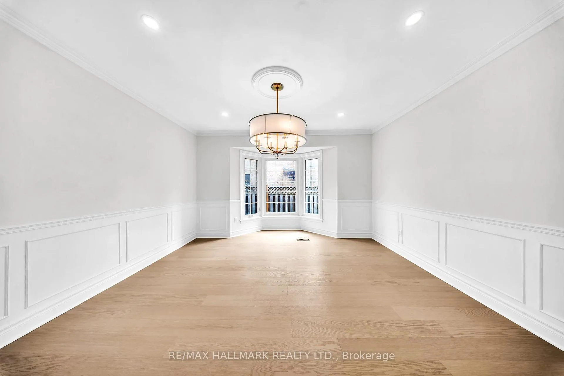 Photo 12 of 29 Petch Crescent, Aurora, Aurora Highlands — HOMEH