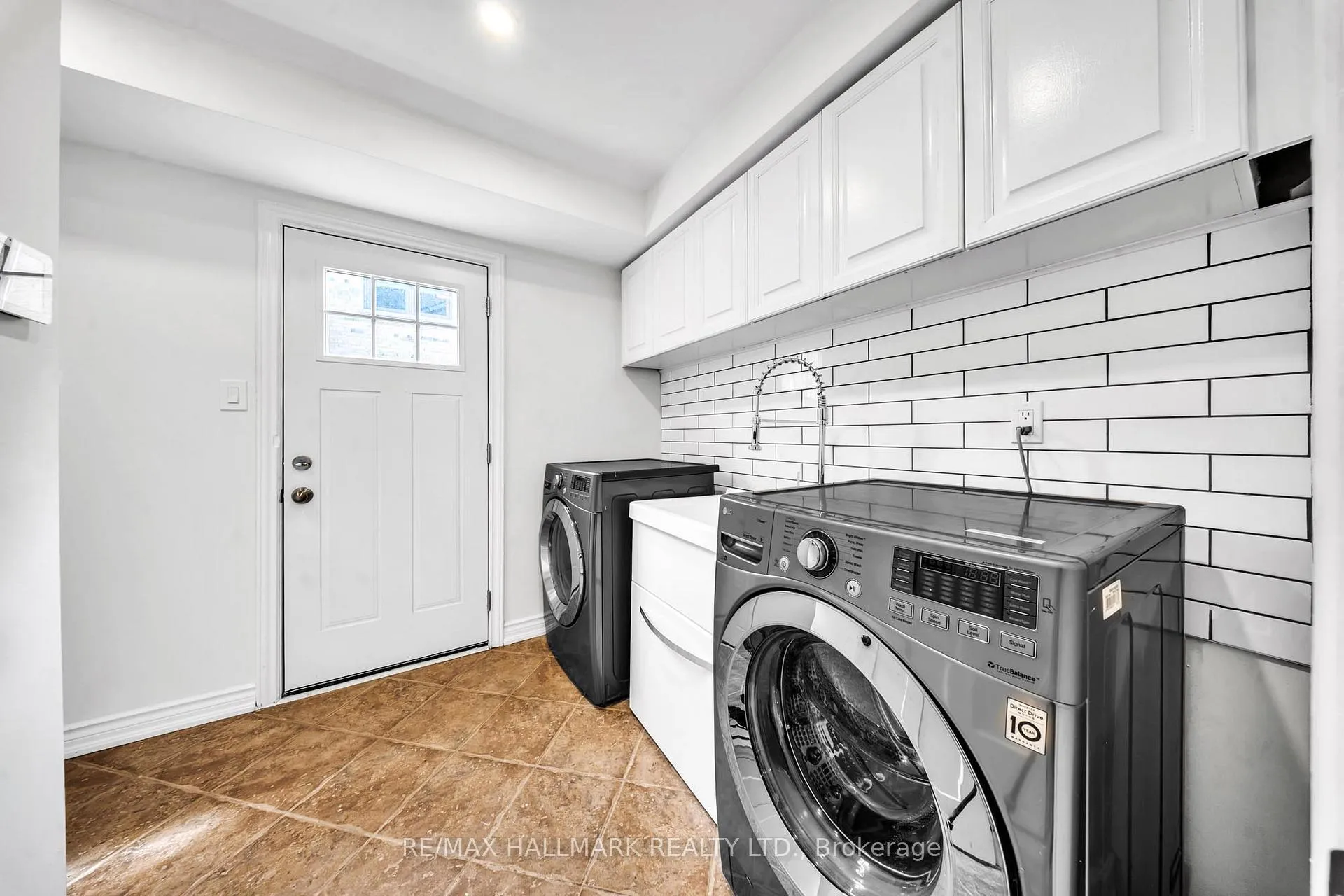 Photo 14 of 29 Petch Crescent, Aurora, Aurora Highlands — HOMEH