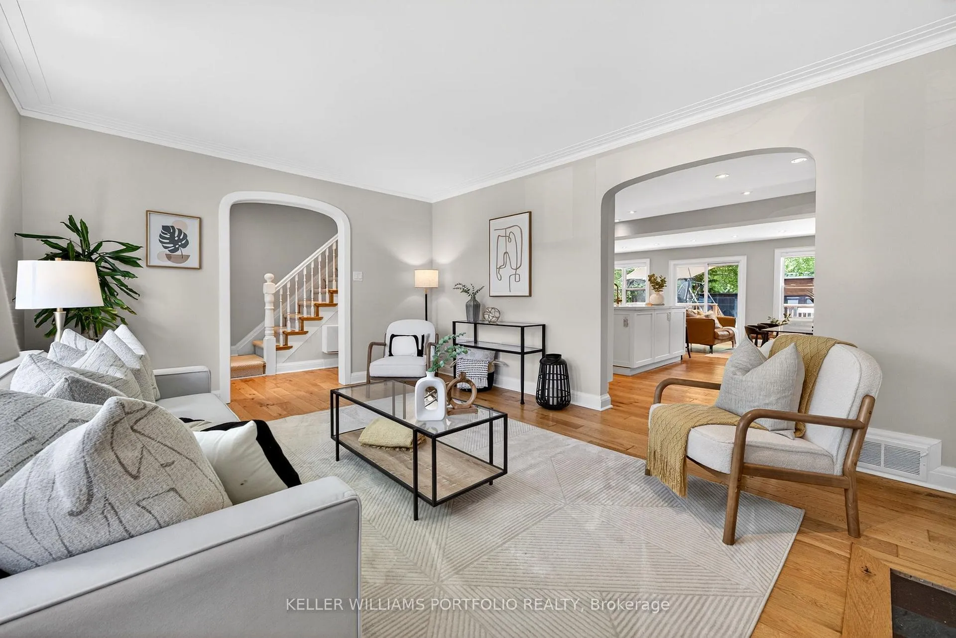 Photo 5 of 12 Glenaden Avenue E, Etobicoke, Stonegate-Queensway — HOMEH