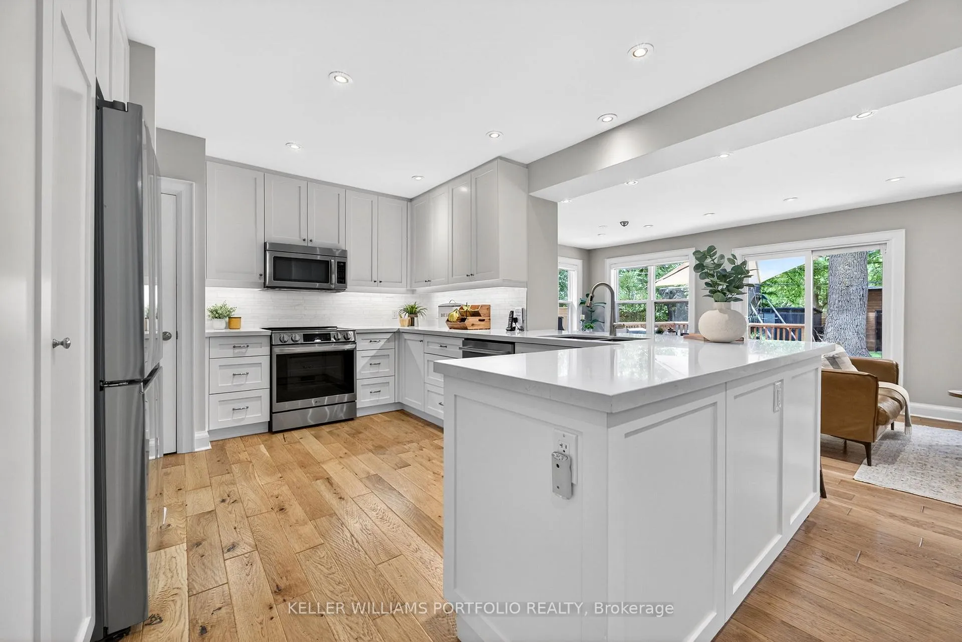 Photo 7 of 12 Glenaden Avenue E, Etobicoke, Stonegate-Queensway — HOMEH