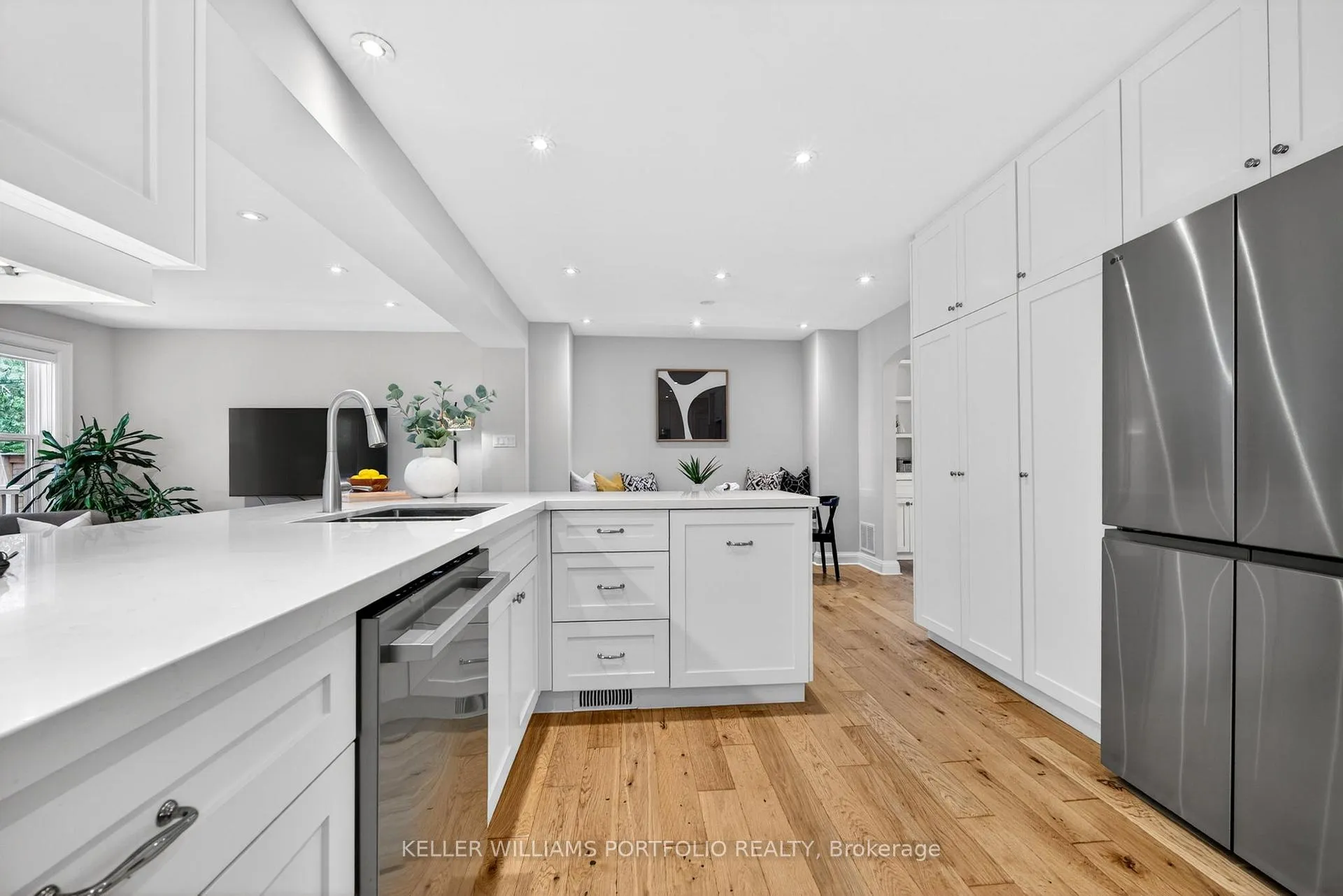 Photo 9 of 12 Glenaden Avenue E, Etobicoke, Stonegate-Queensway — HOMEH