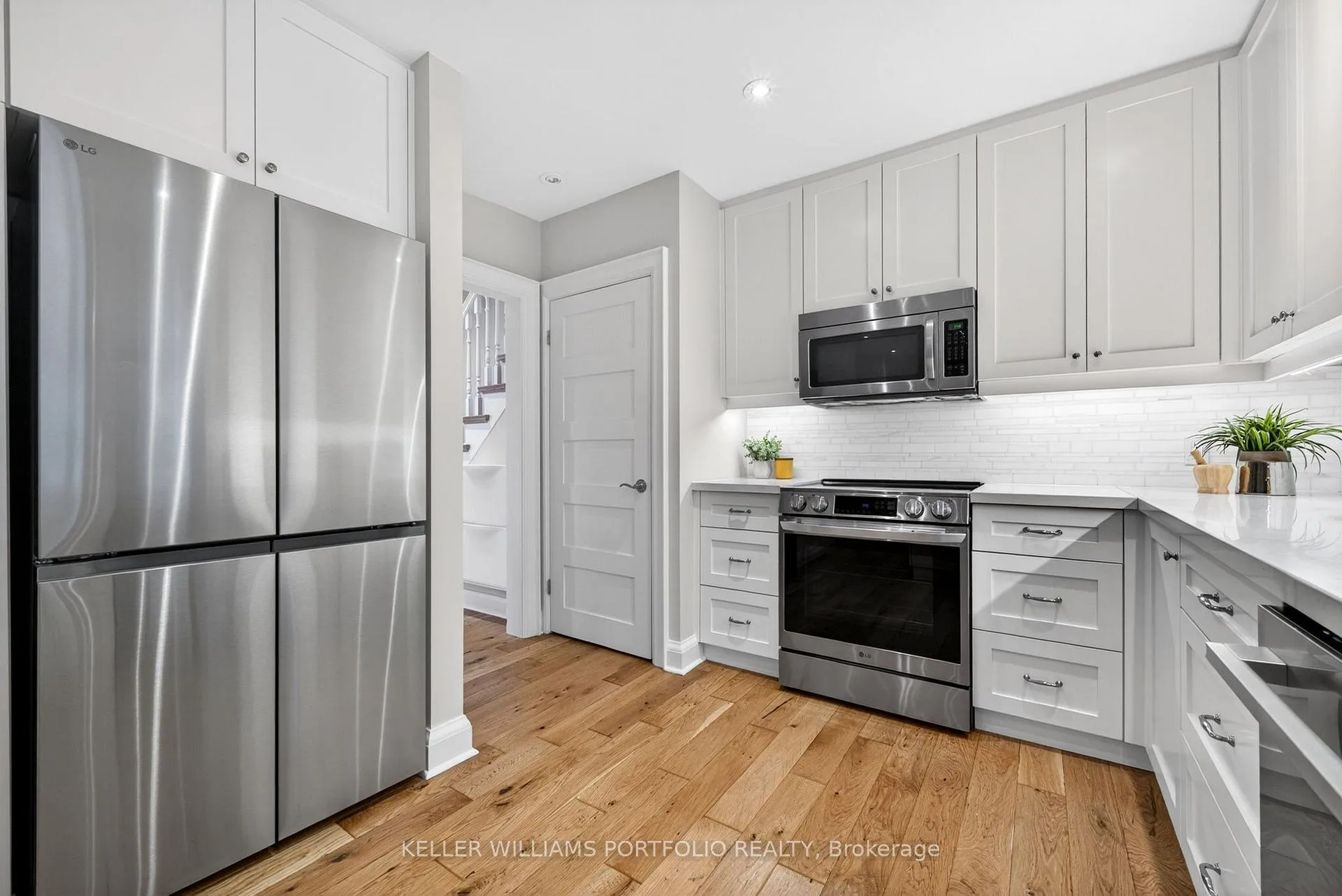 Photo 10 of 12 Glenaden Avenue E, Etobicoke, Stonegate-Queensway — HOMEH
