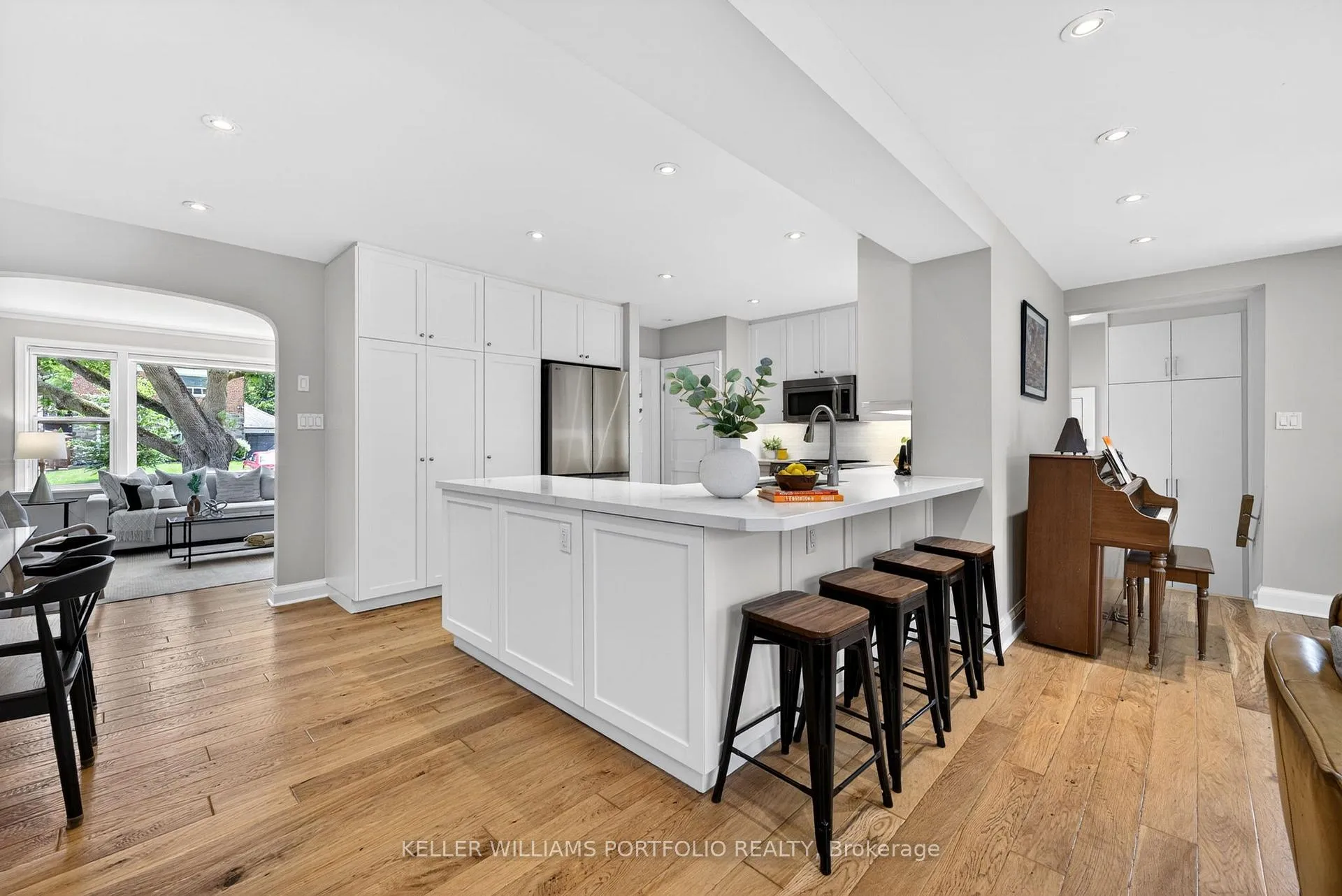 Photo 11 of 12 Glenaden Avenue E, Etobicoke, Stonegate-Queensway — HOMEH