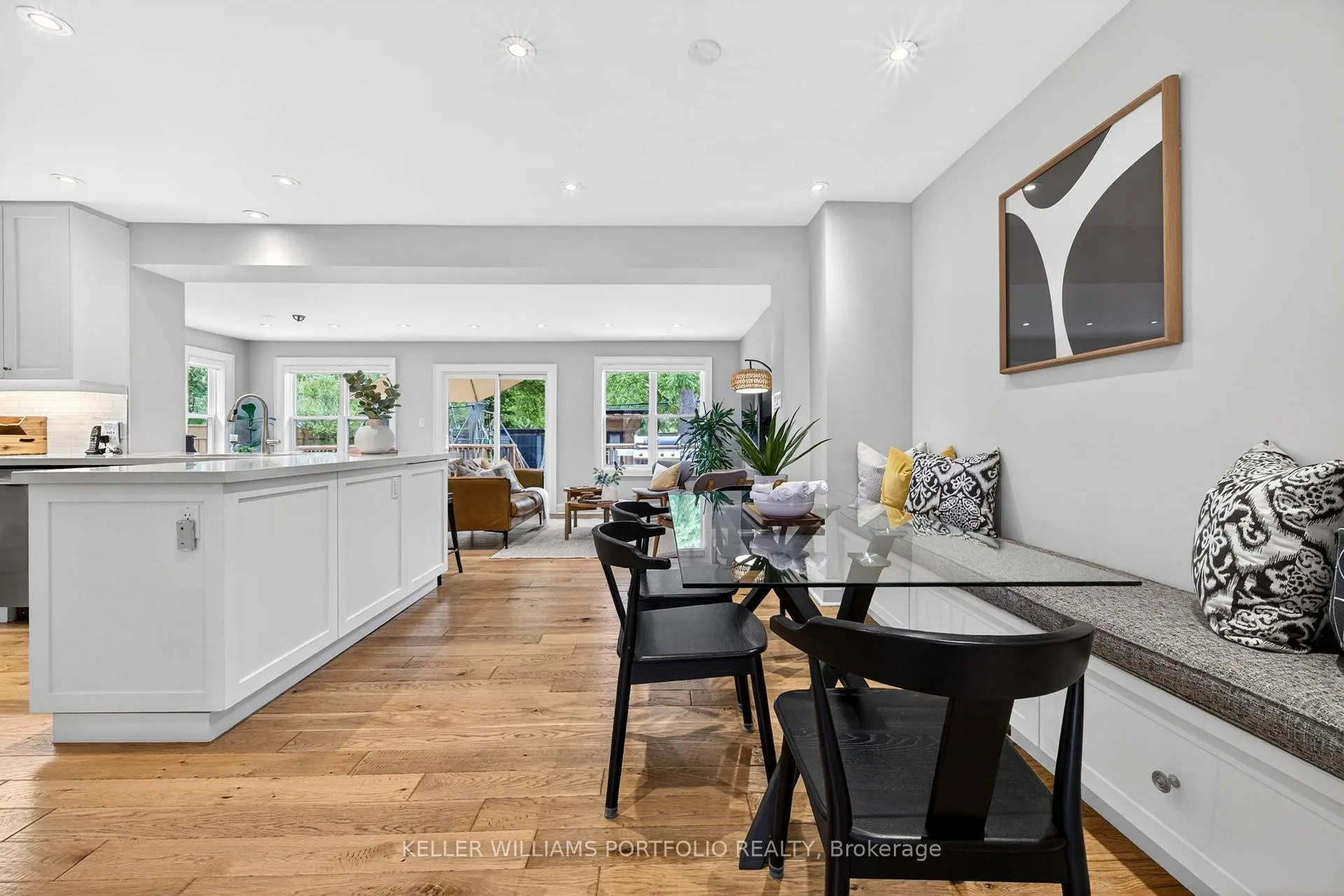 Photo 12 of 12 Glenaden Avenue E, Etobicoke, Stonegate-Queensway — HOMEH