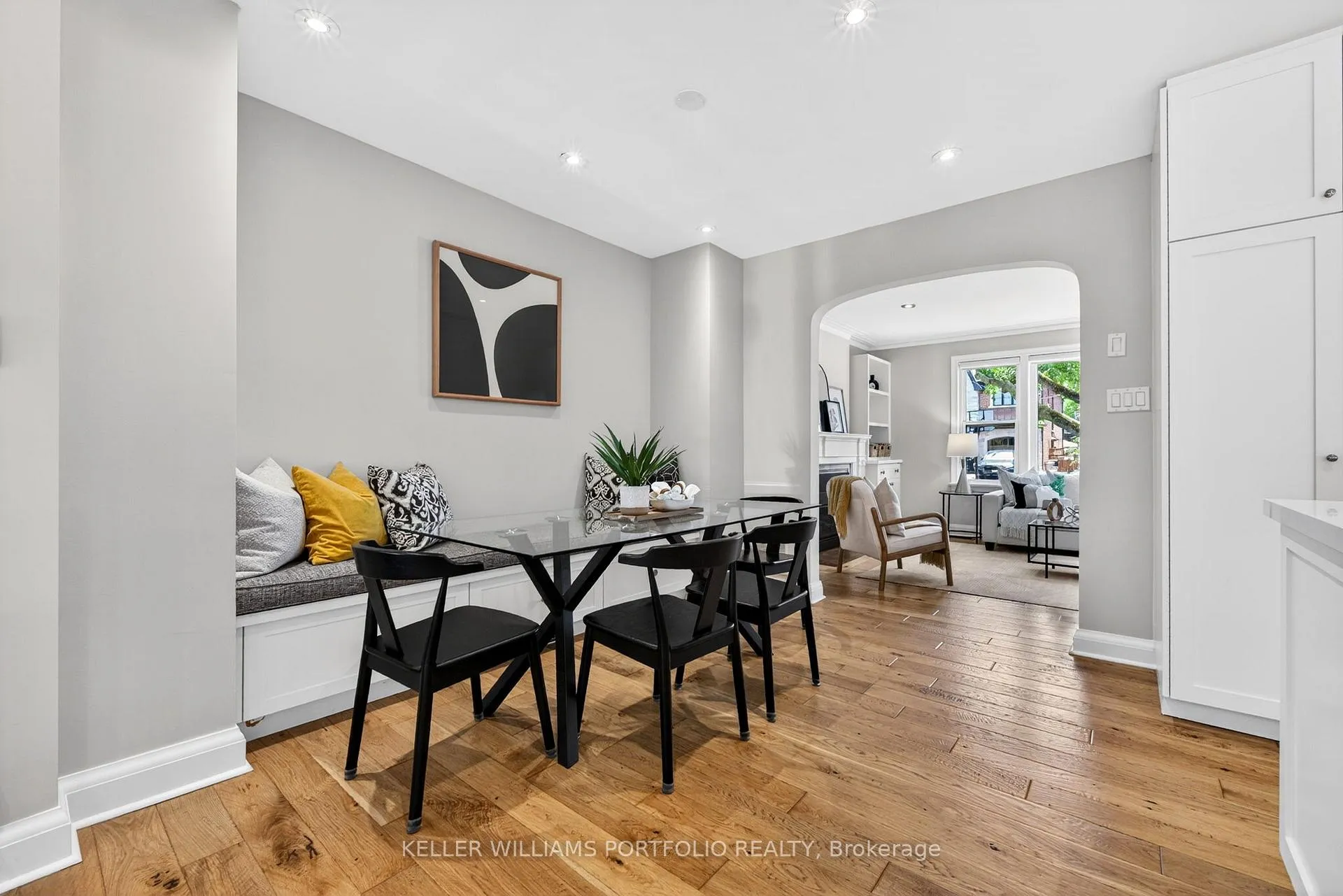 Photo 13 of 12 Glenaden Avenue E, Etobicoke, Stonegate-Queensway — HOMEH