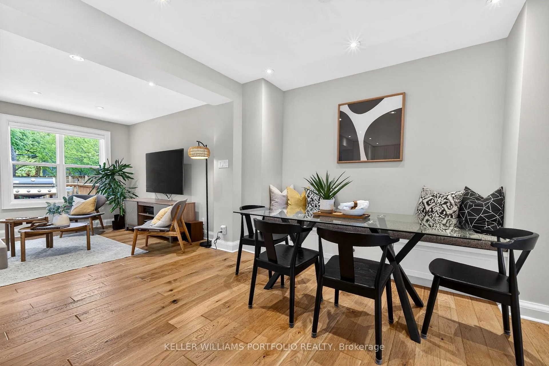 Photo 14 of 12 Glenaden Avenue E, Etobicoke, Stonegate-Queensway — HOMEH