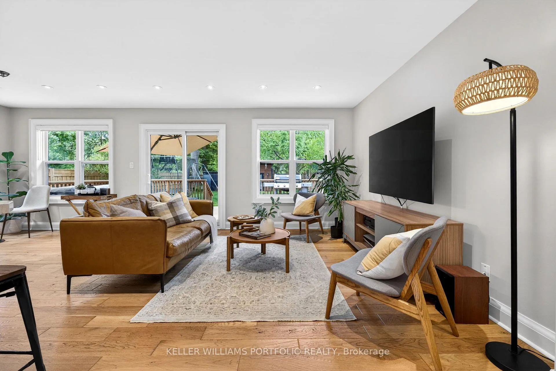 Photo 15 of 12 Glenaden Avenue E, Etobicoke, Stonegate-Queensway — HOMEH