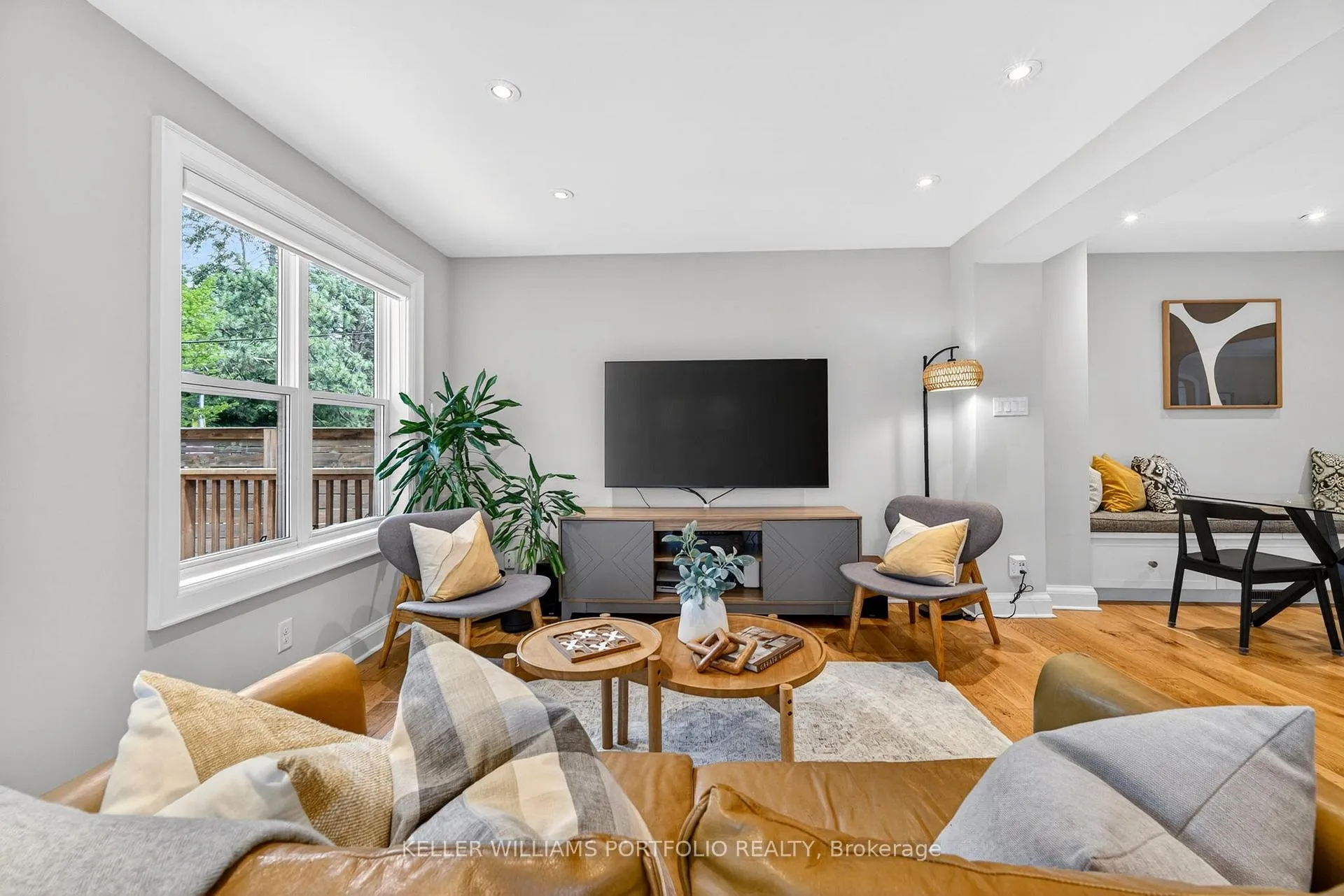 Photo 16 of 12 Glenaden Avenue E, Etobicoke, Stonegate-Queensway — HOMEH