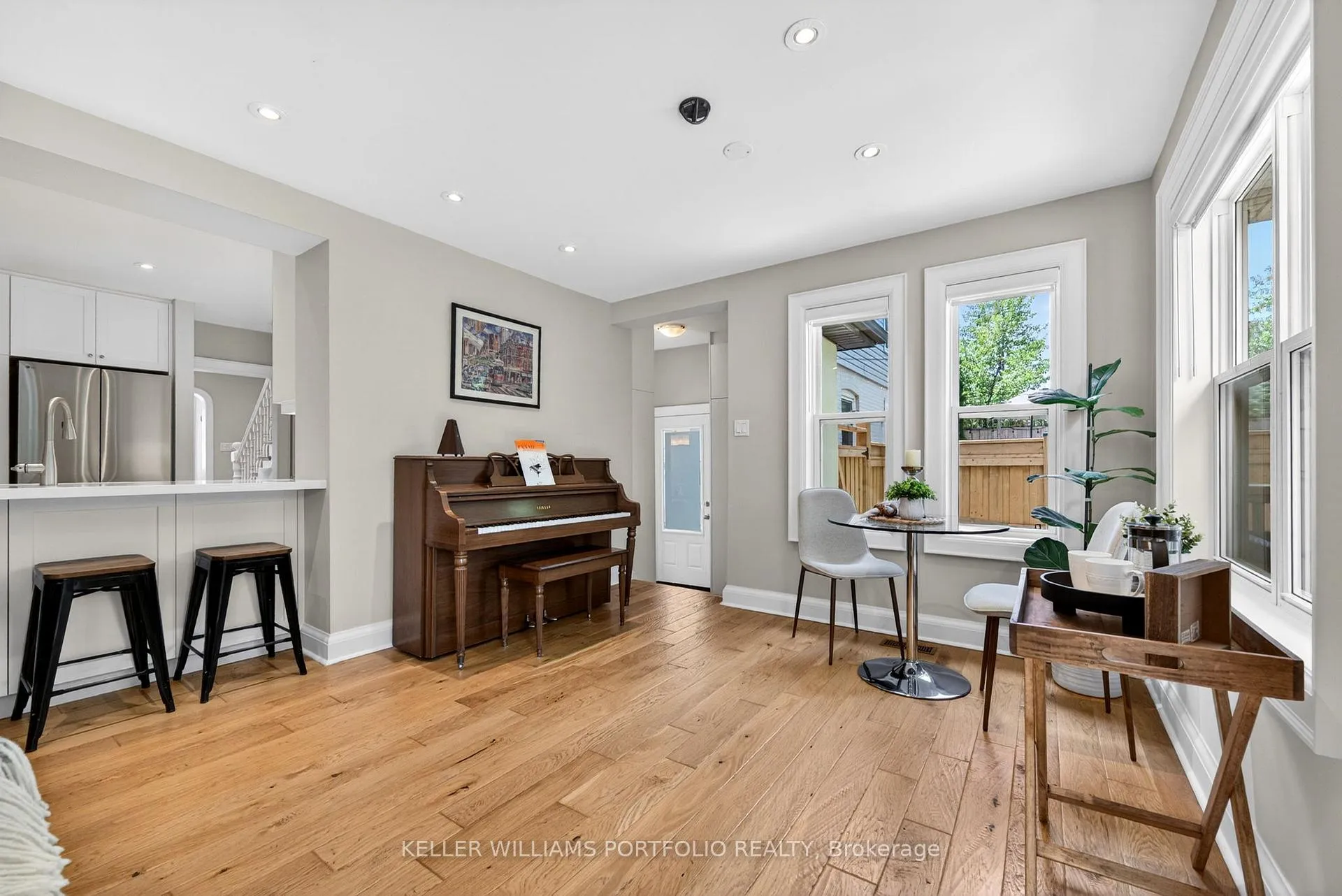 Photo 18 of 12 Glenaden Avenue E, Etobicoke, Stonegate-Queensway — HOMEH