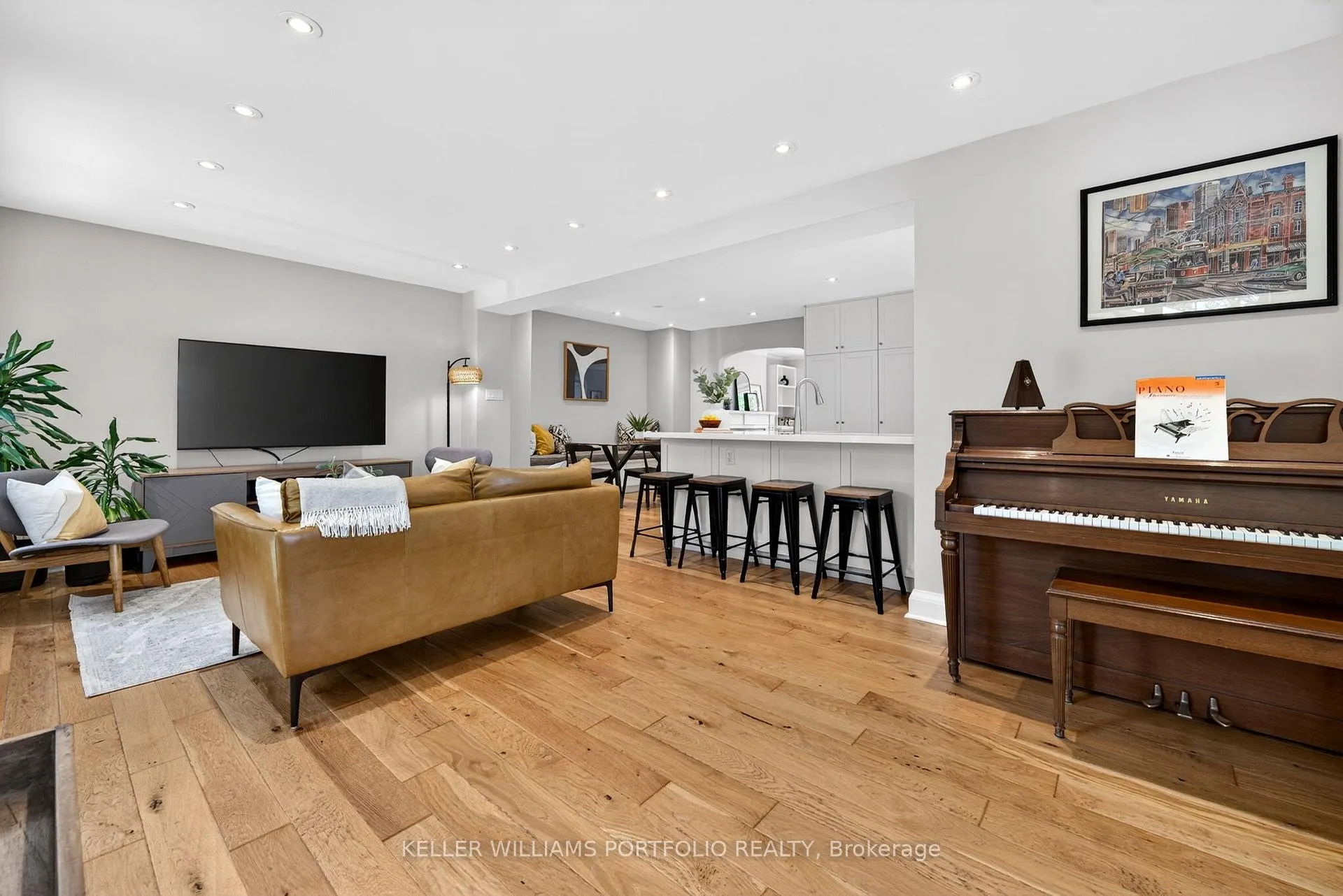 Photo 19 of 12 Glenaden Avenue E, Etobicoke, Stonegate-Queensway — HOMEH