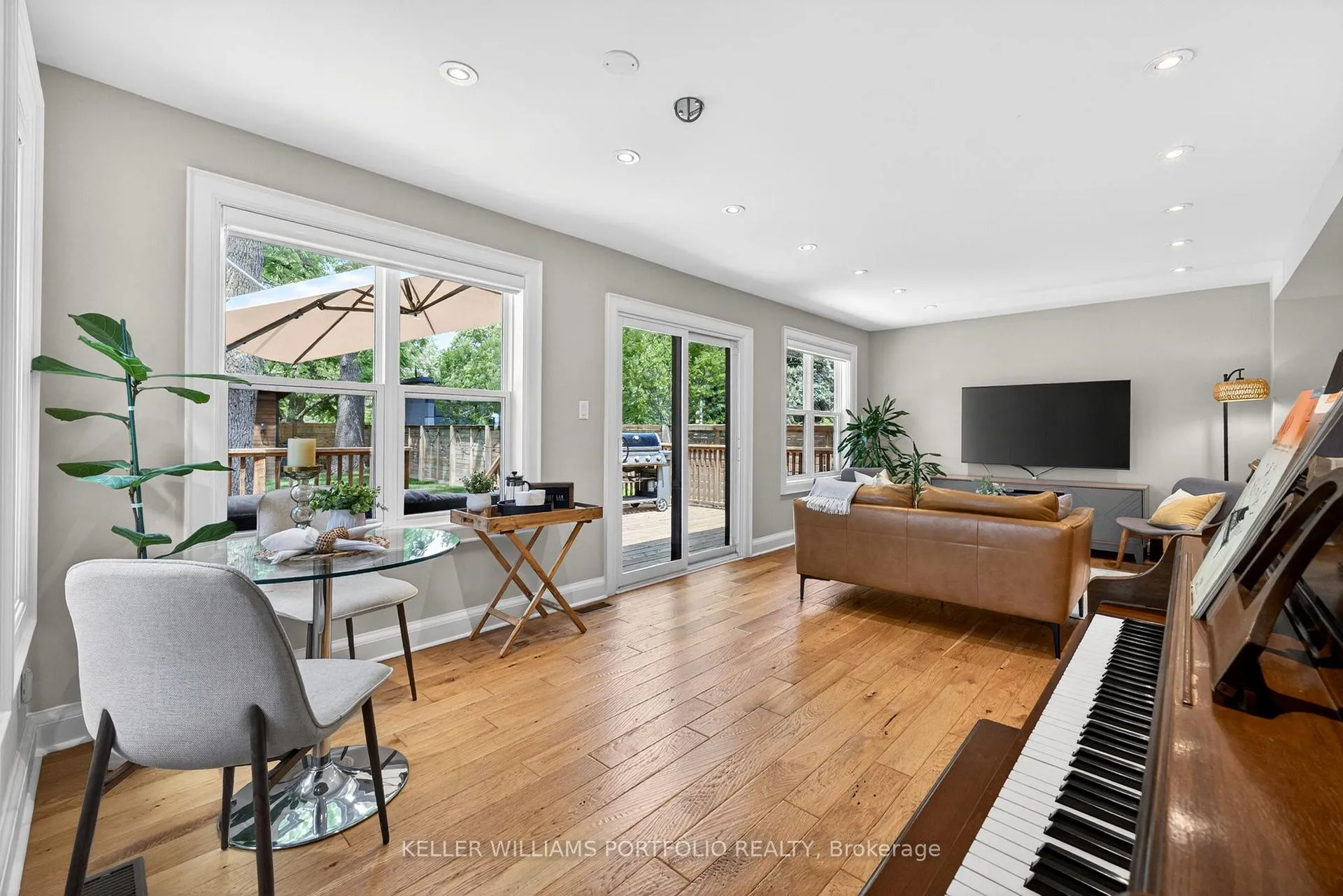 Photo 20 of 12 Glenaden Avenue E, Etobicoke, Stonegate-Queensway — HOMEH