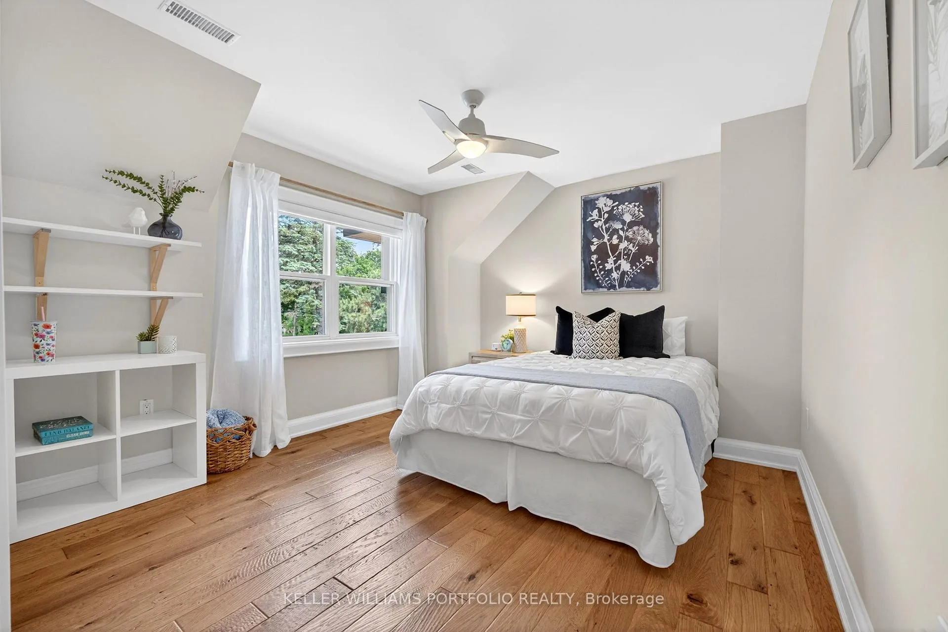 Photo 26 of 12 Glenaden Avenue E, Etobicoke, Stonegate-Queensway — HOMEH