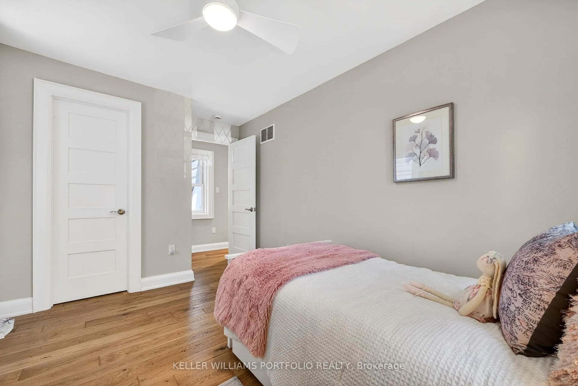 Photo 29 of 12 Glenaden Avenue E, Etobicoke, Stonegate-Queensway — HOMEH