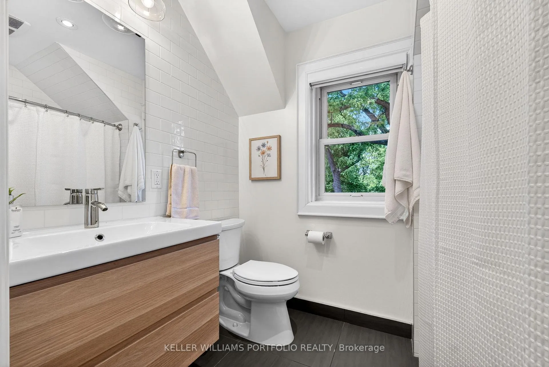 Photo 30 of 12 Glenaden Avenue E, Etobicoke, Stonegate-Queensway — HOMEH