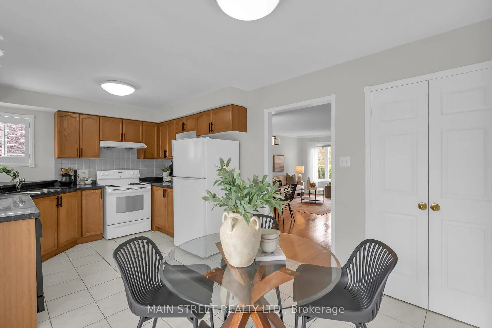 Photo 7 of 137 Clearmeadow Boulevard, Newmarket, Summerhill Estates — HOMEH
