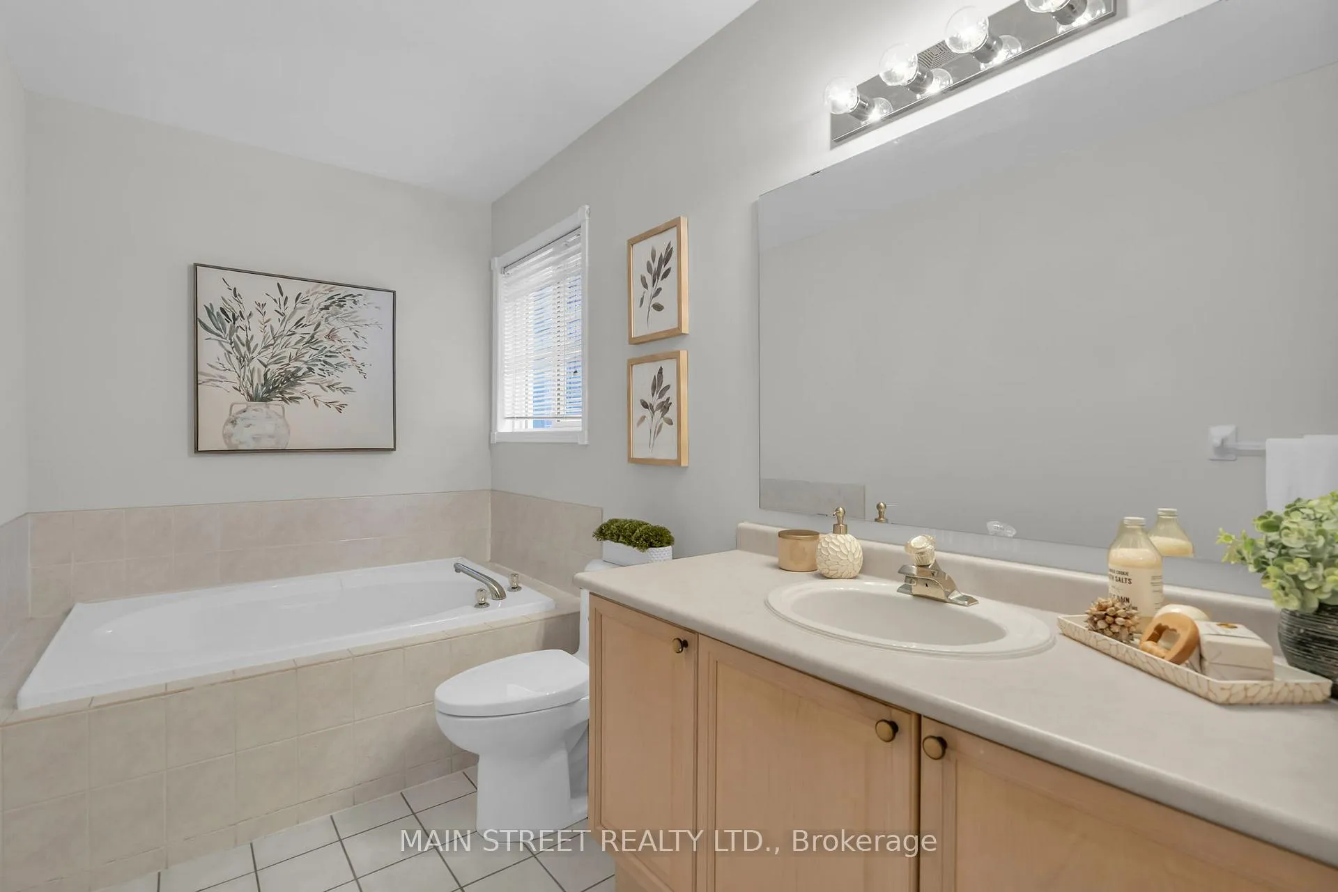Photo 13 of 137 Clearmeadow Boulevard, Newmarket, Summerhill Estates — HOMEH