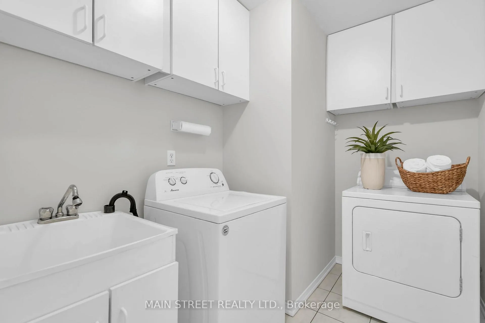 Photo 15 of 137 Clearmeadow Boulevard, Newmarket, Summerhill Estates — HOMEH